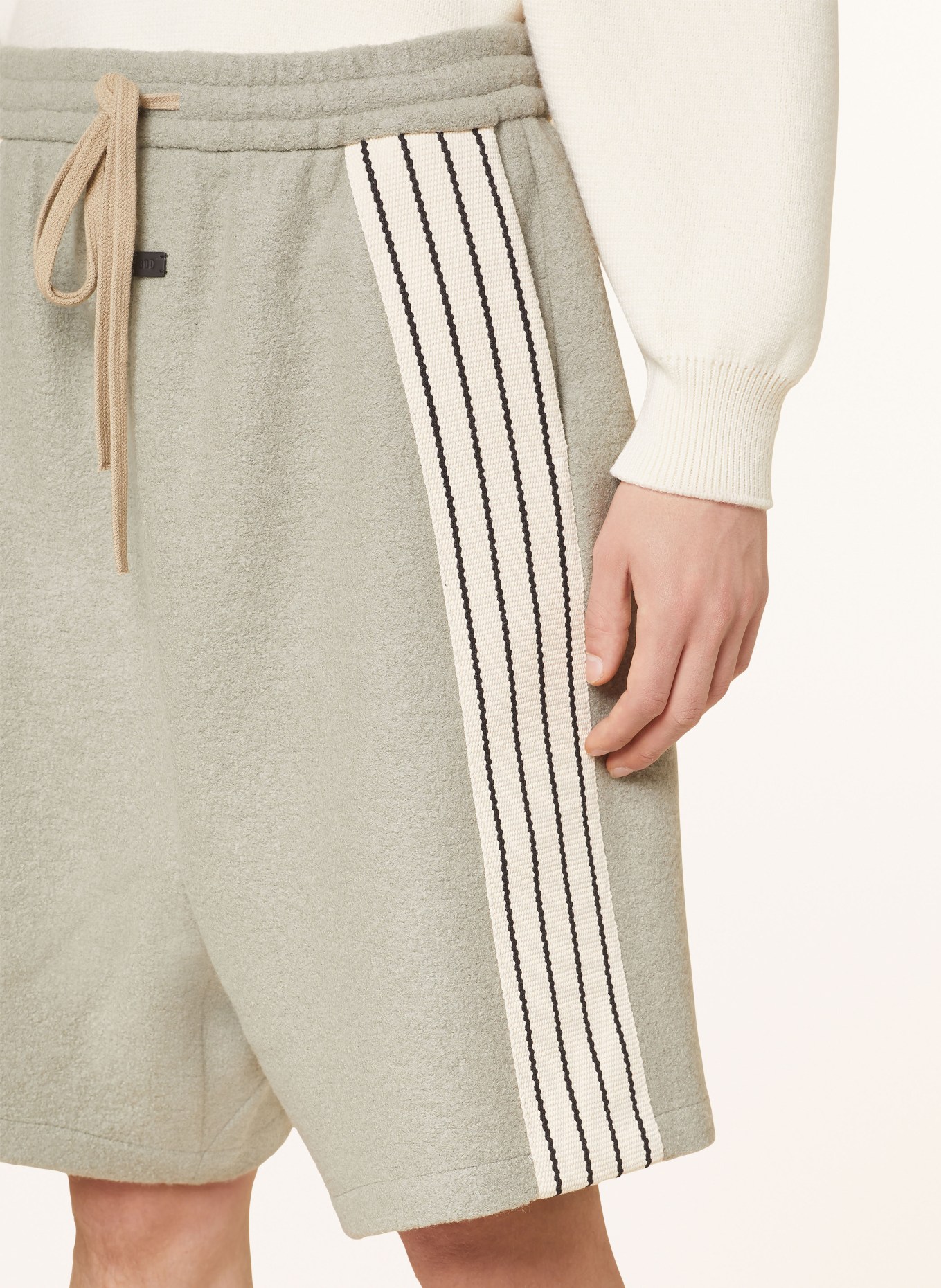 FEAR OF GOD Shorts with tuxedo stripes, Color: LIGHT GREEN/ CREAM/ BLACK (Image 5)