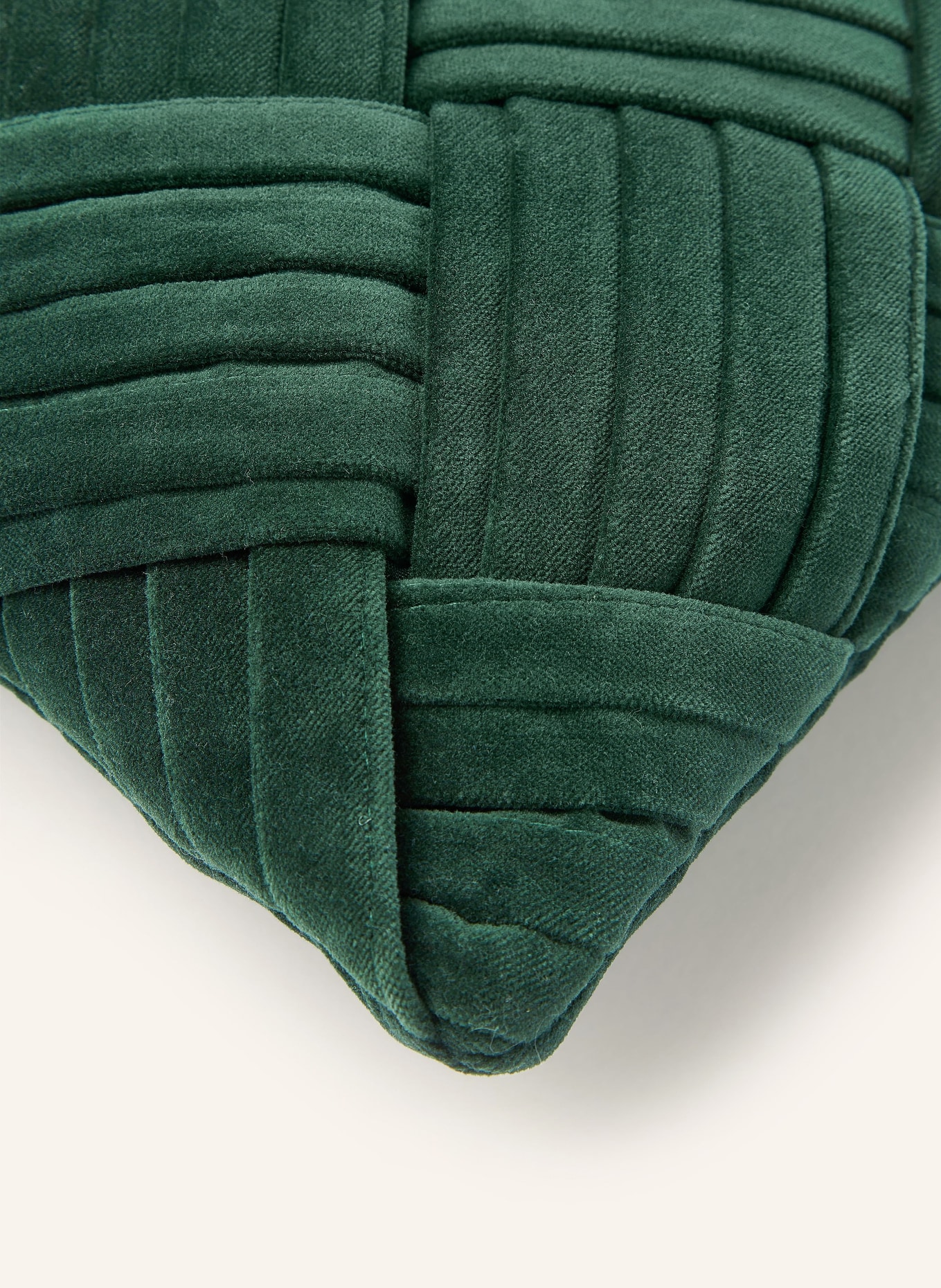 Westwing Collection Decorative cushion cover SINA in velvet, Color: DARK GREEN (Image 3)