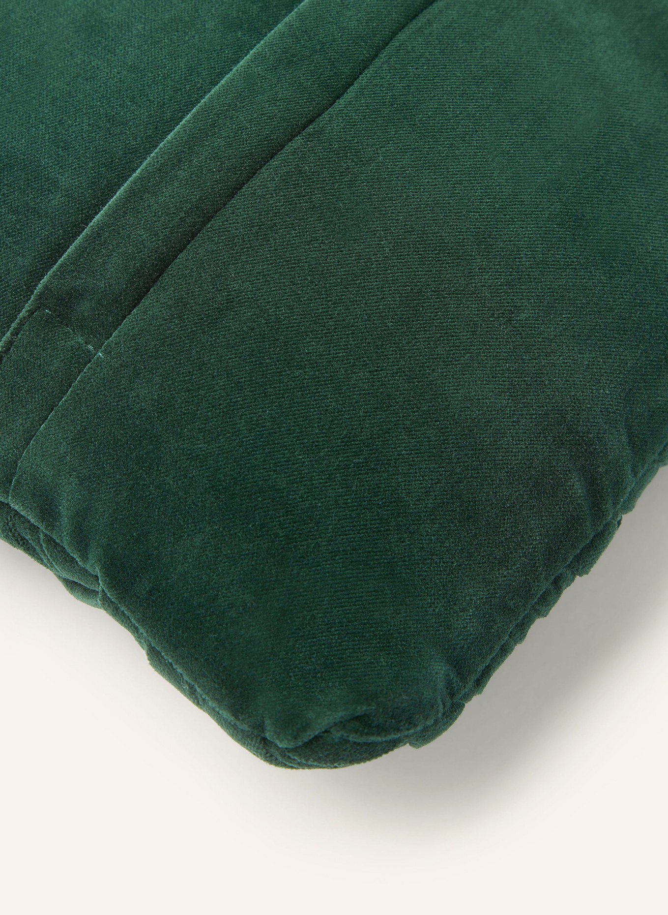 Westwing Collection Decorative cushion cover SINA in velvet, Color: DARK GREEN (Image 4)