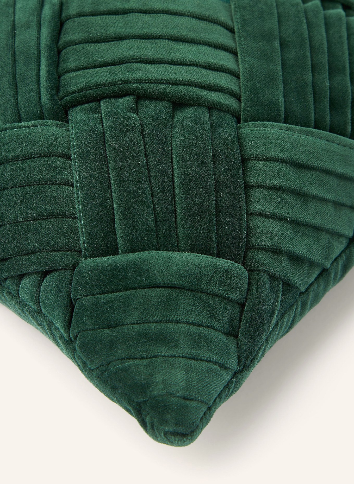 Westwing Collection Decorative cushion cover SINA in velvet, Color: DARK GREEN (Image 3)