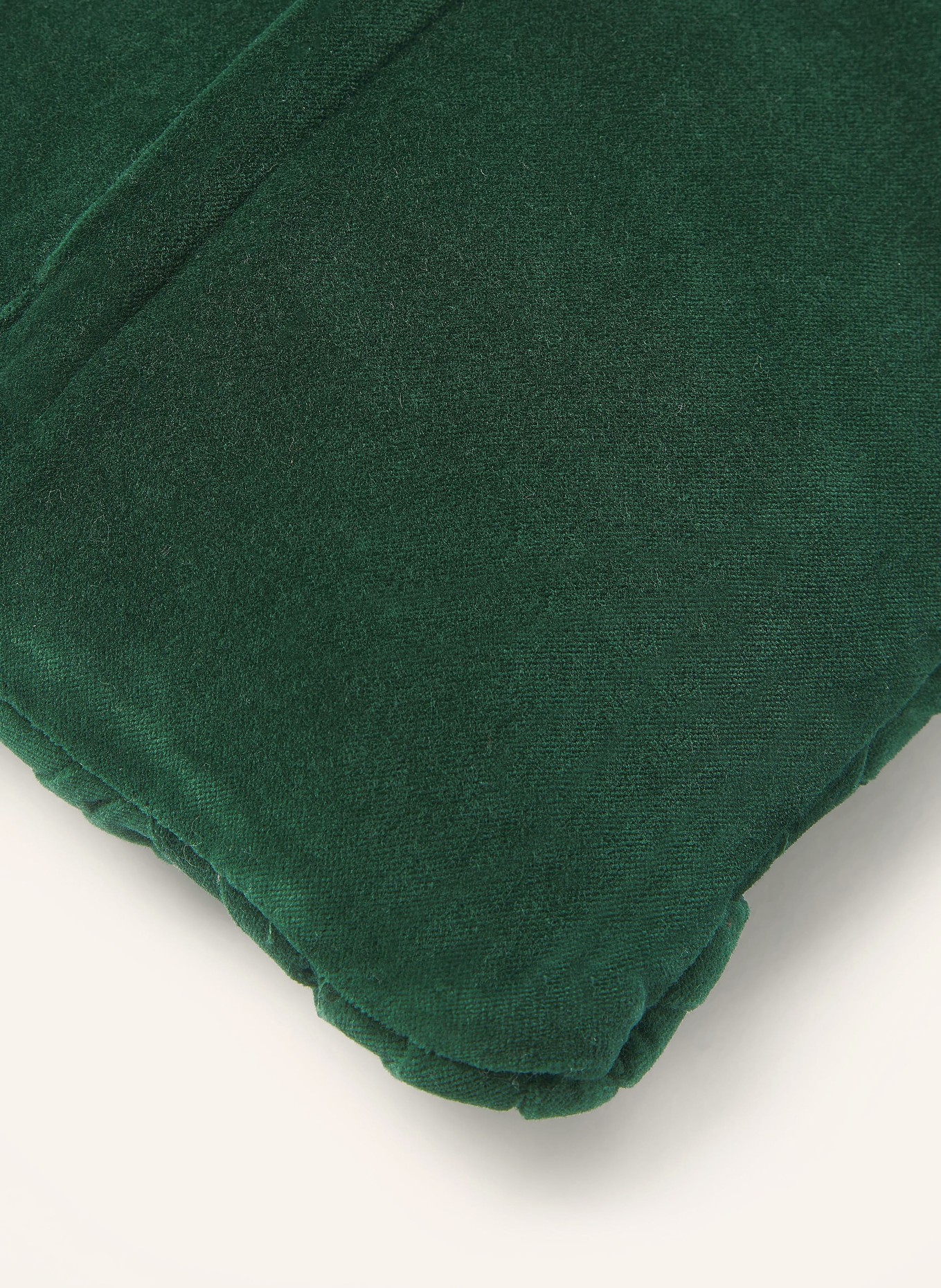 Westwing Collection Decorative cushion cover SINA in velvet, Color: DARK GREEN (Image 4)