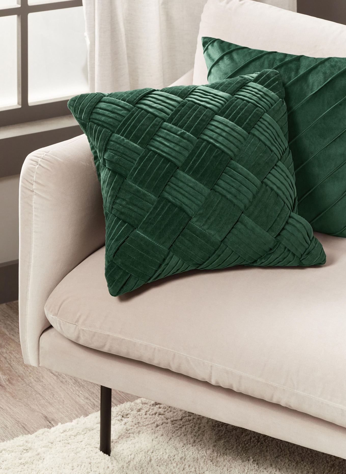 Westwing Collection Decorative cushion cover SINA in velvet, Color: DARK GREEN (Image 5)