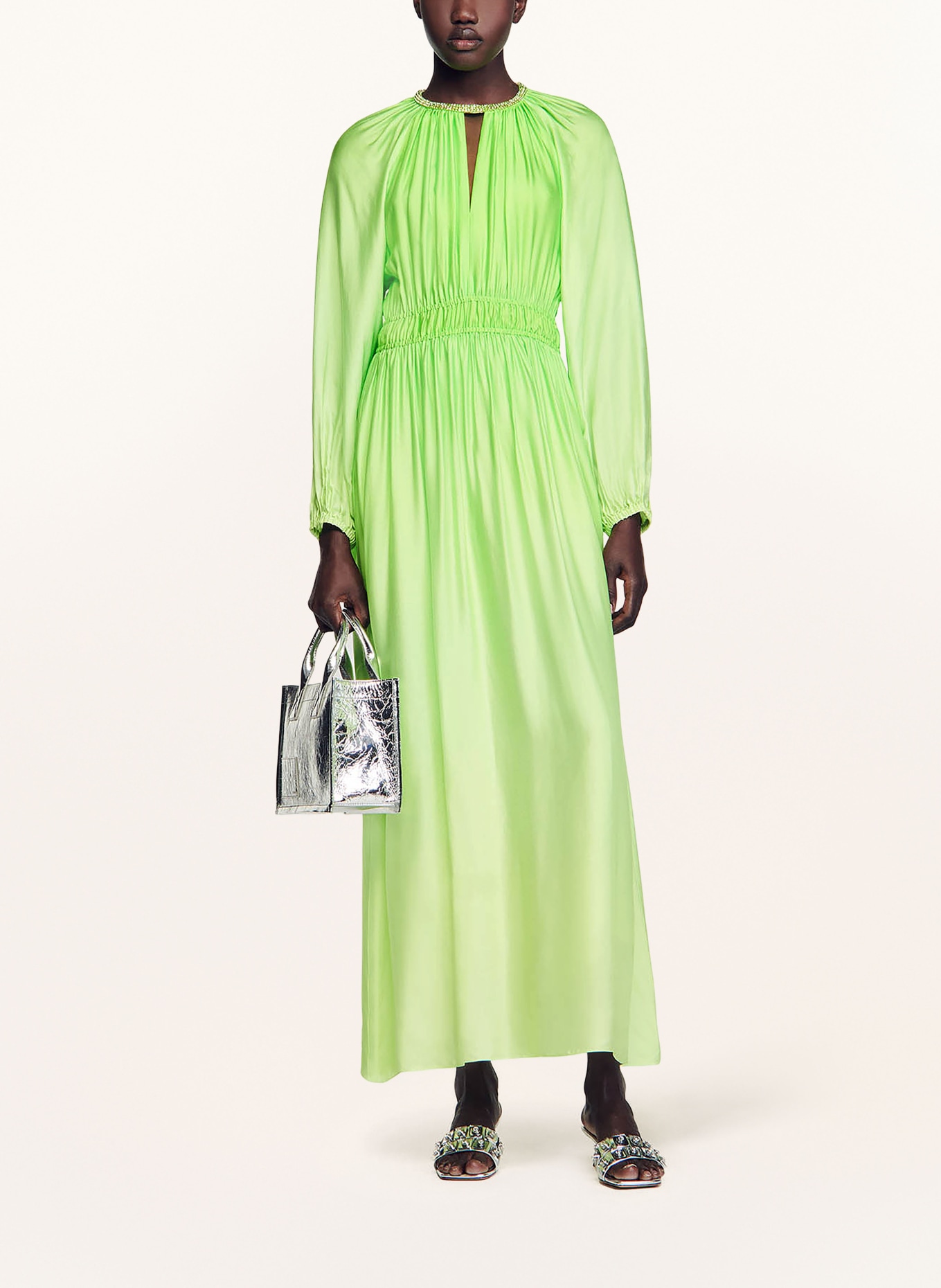 SANDRO Sukienka satynowa z ozdobnymi kamykami, Kolor: ZIELONY (Obrazek 2)