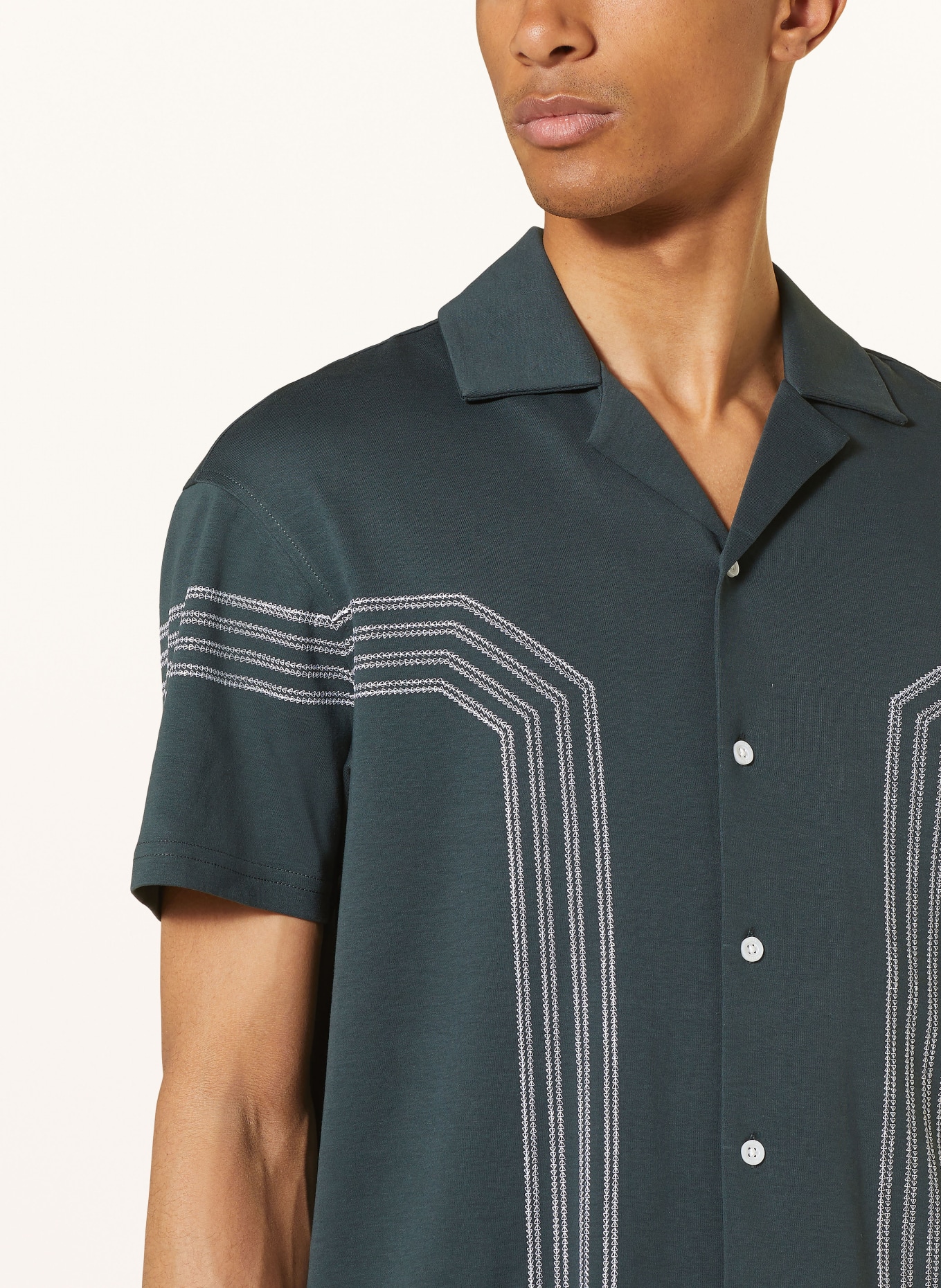 REISS Koszula z klapami ARLINGTON regular fit z dżerseju, Kolor: CIEMNOZIELONY/ BIAŁY (Obrazek 4)