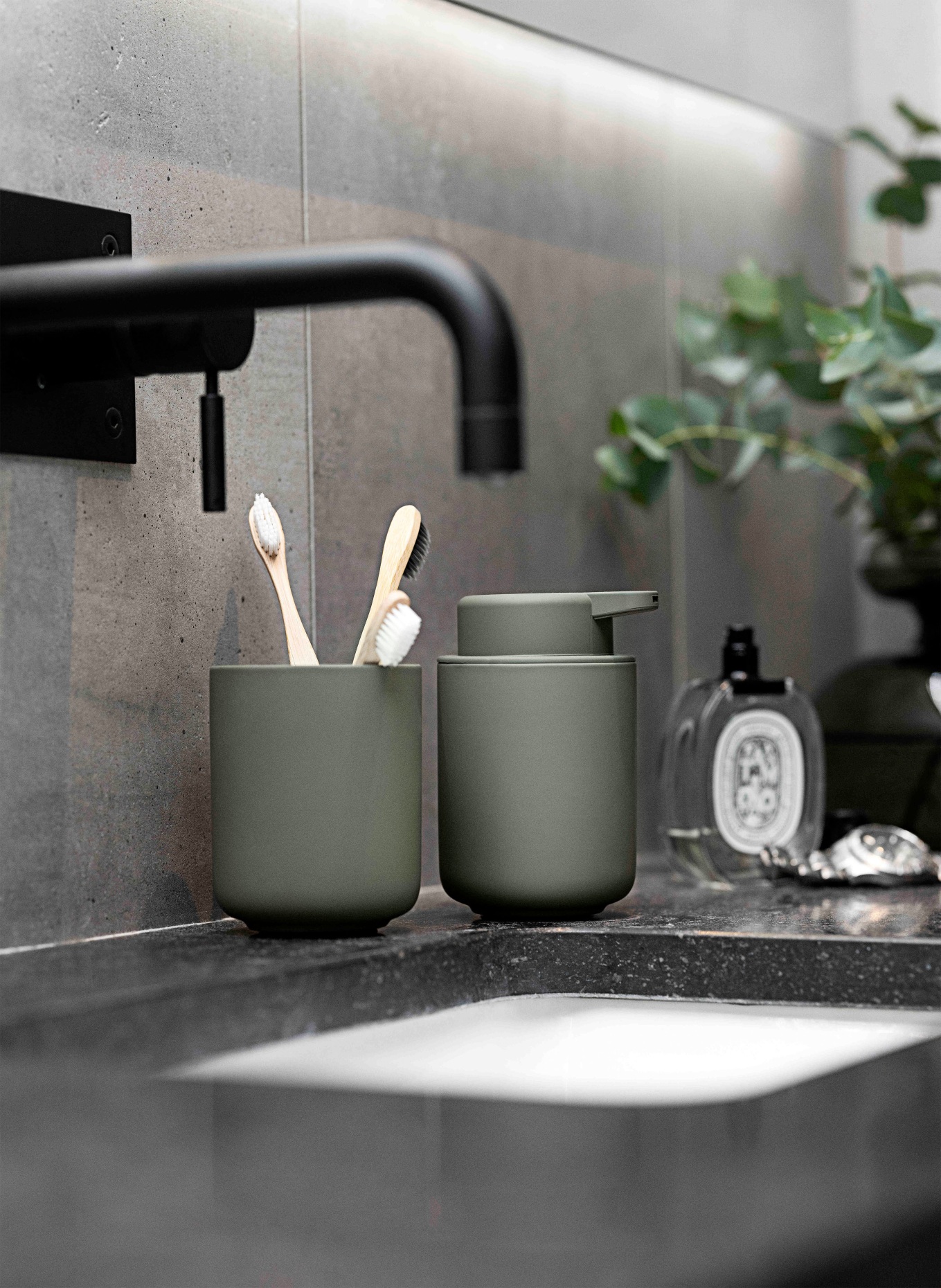 ZONE DENMARK Zahnputzbecher UME: OLIV