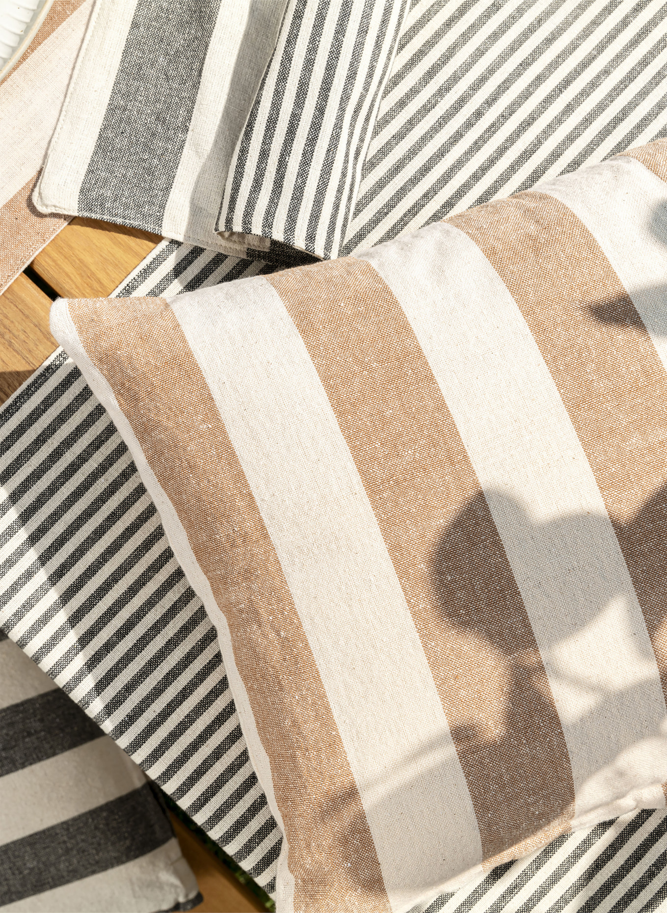 MAGMA Decorative cushion VITO, Color: BEIGE/ WHITE (Image 2)