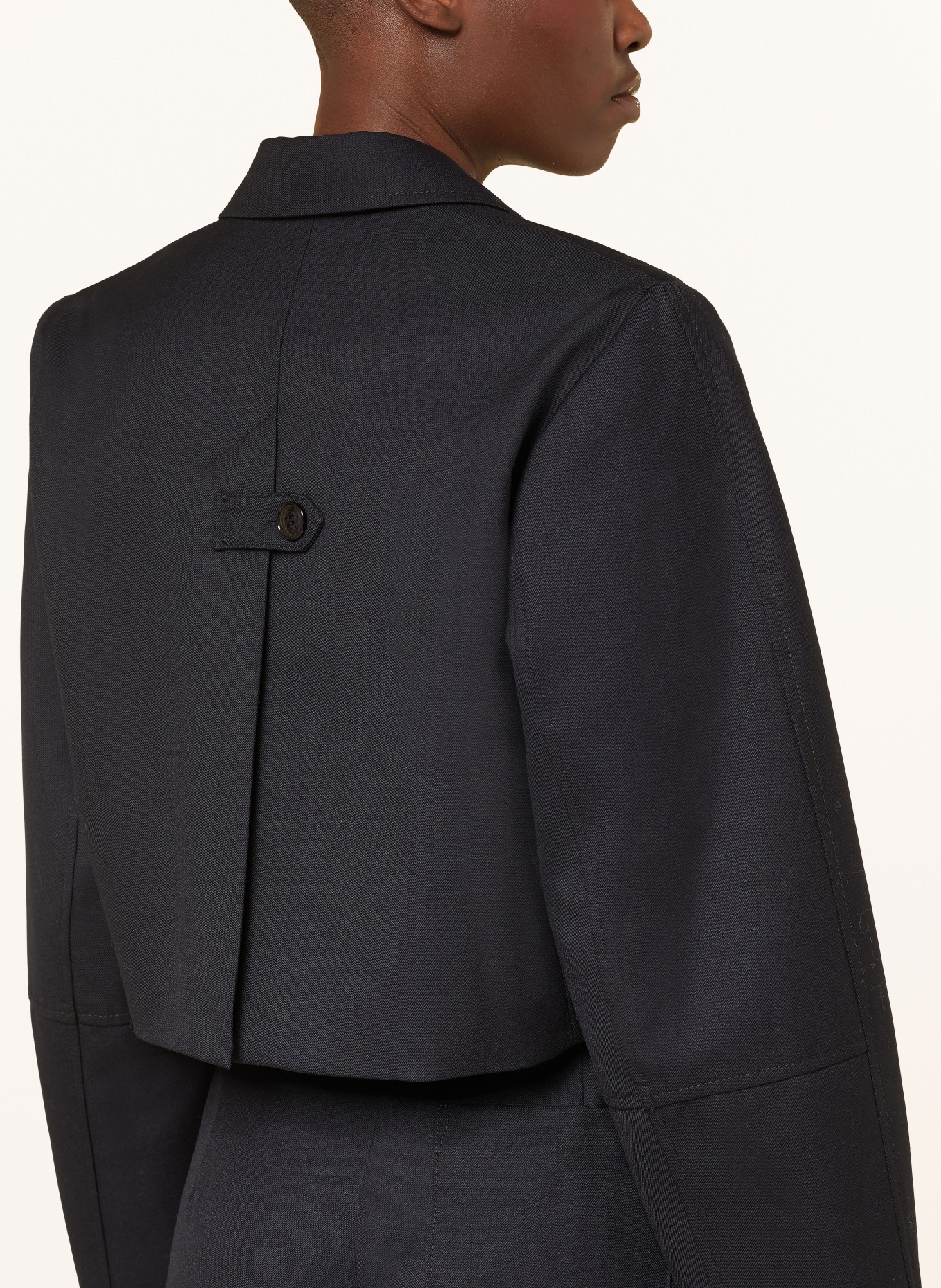 BAUM UND PFERDGARTEN Cropped blazer BIANKA, Color: BLACK (Image 4)