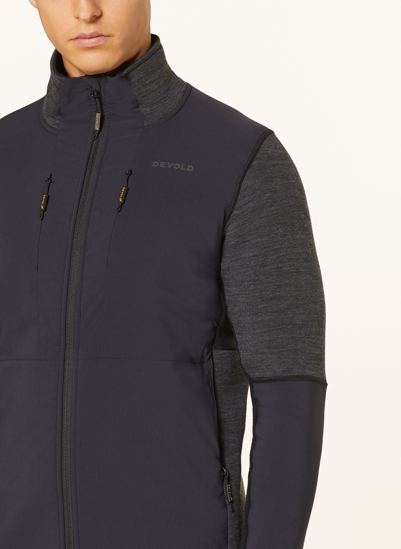 DEVOLD Hybrid jacket TINDEN with merino wool, Color: DARK GRAY (Image 4)