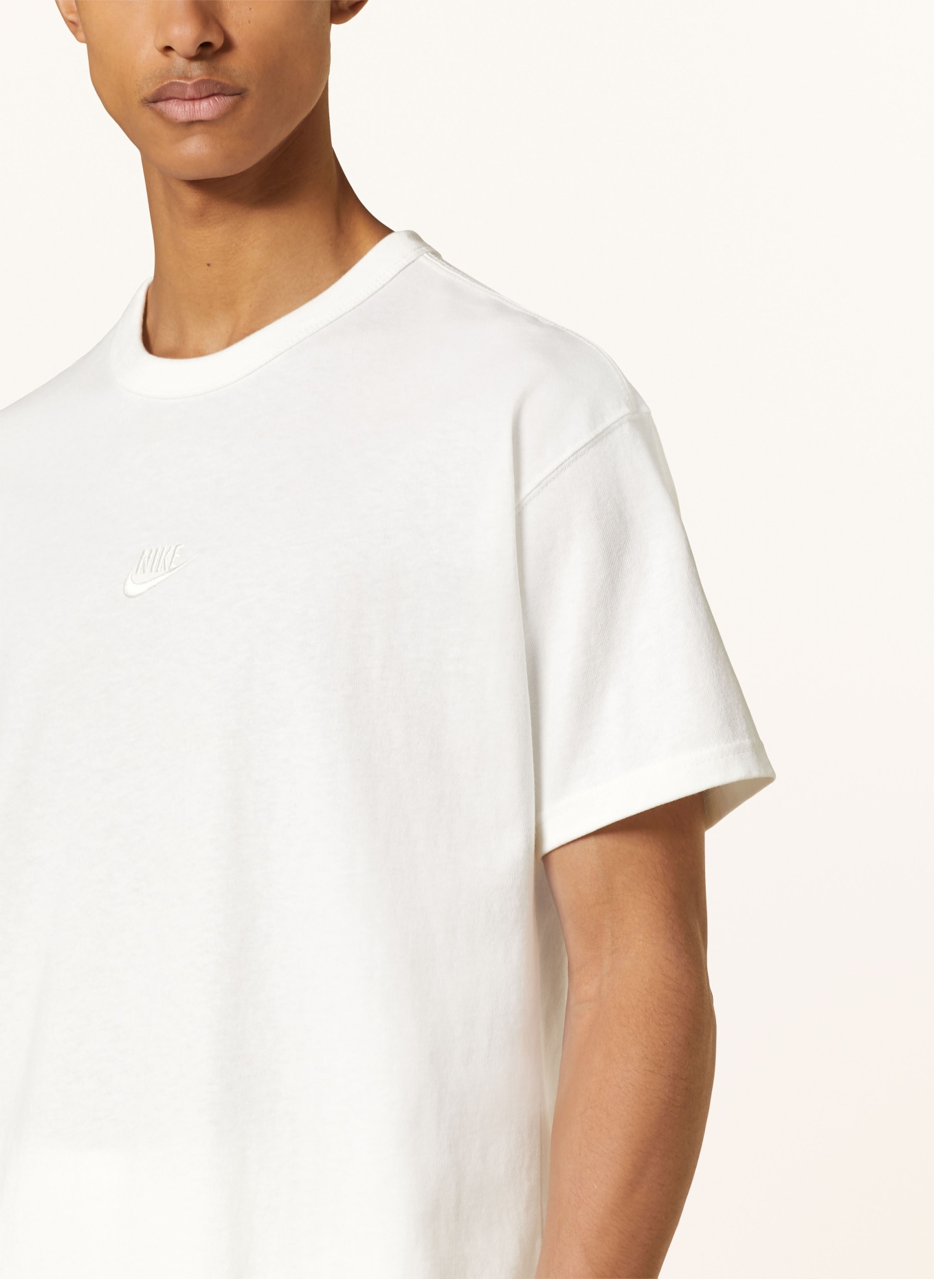 Nike T-Shirt PREMIUM ESSENTIALS, Farbe: WEISS/ ECRU (Bild 4)
