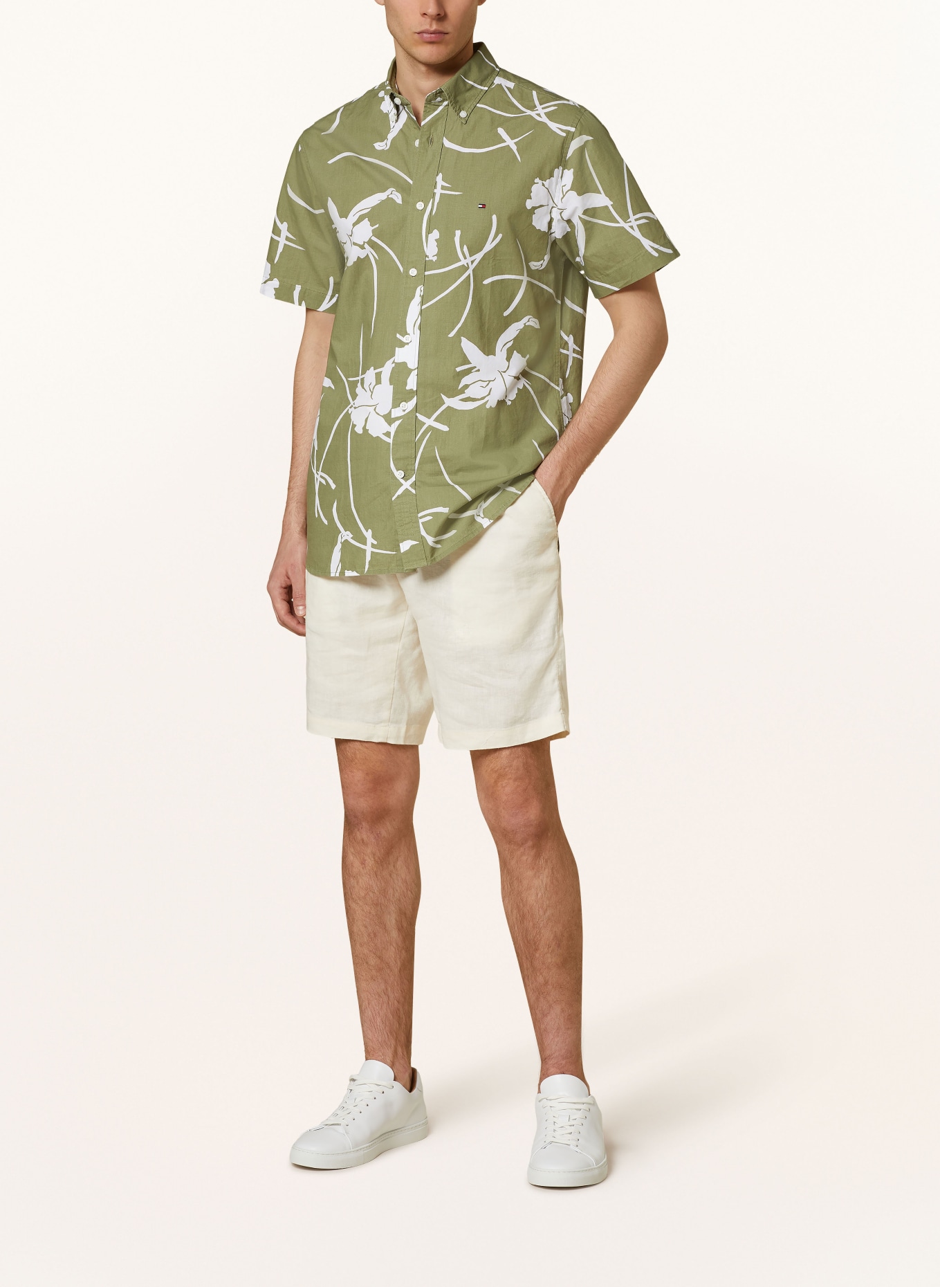 TOMMY HILFIGER Kurzarm-Hemd Regular Fit, Farbe: OLIV/ WEISS (Bild 2)