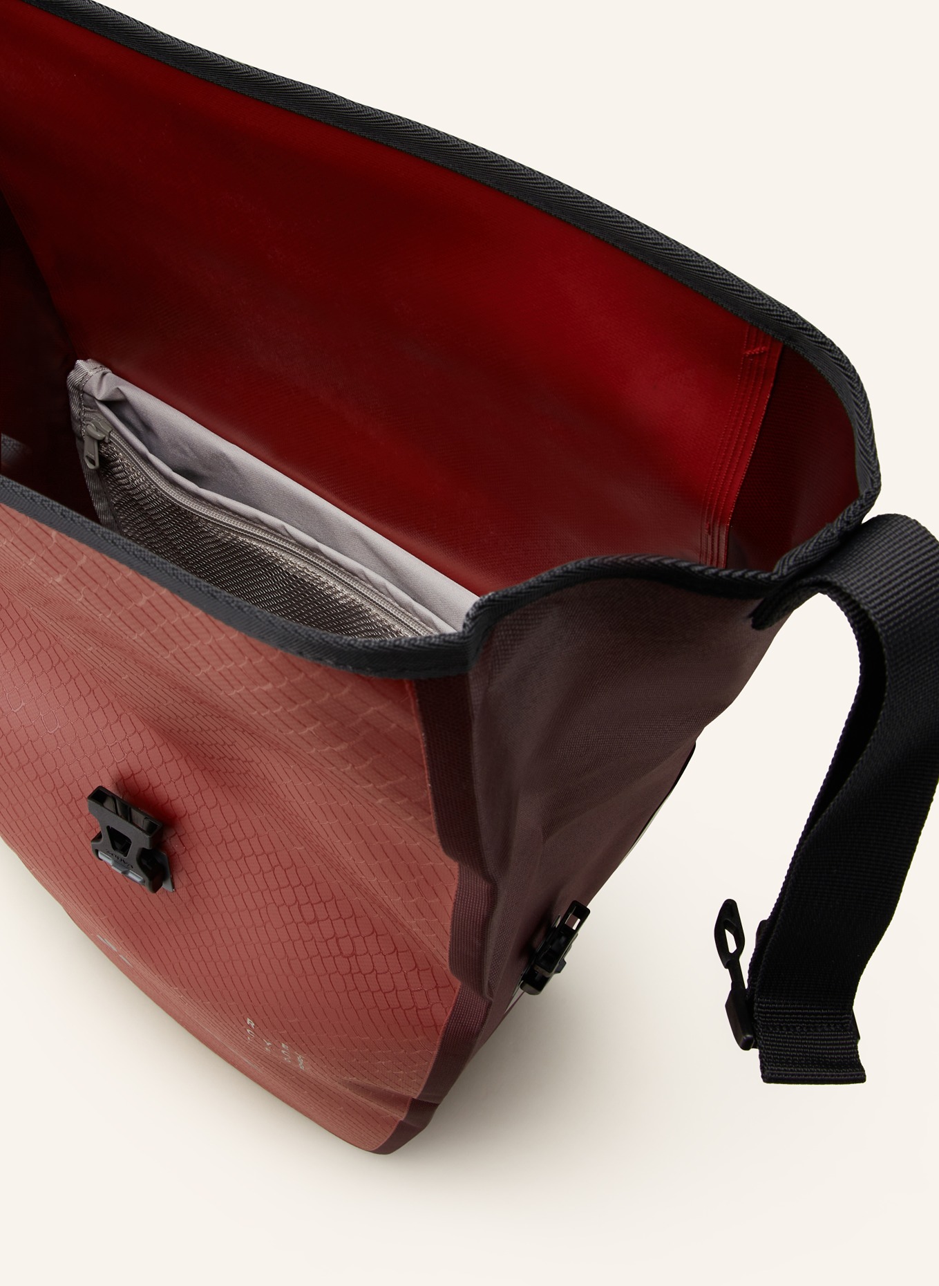 VAUDE Fahrradtaschen AQUA BACK 48 l: DUNKELROT