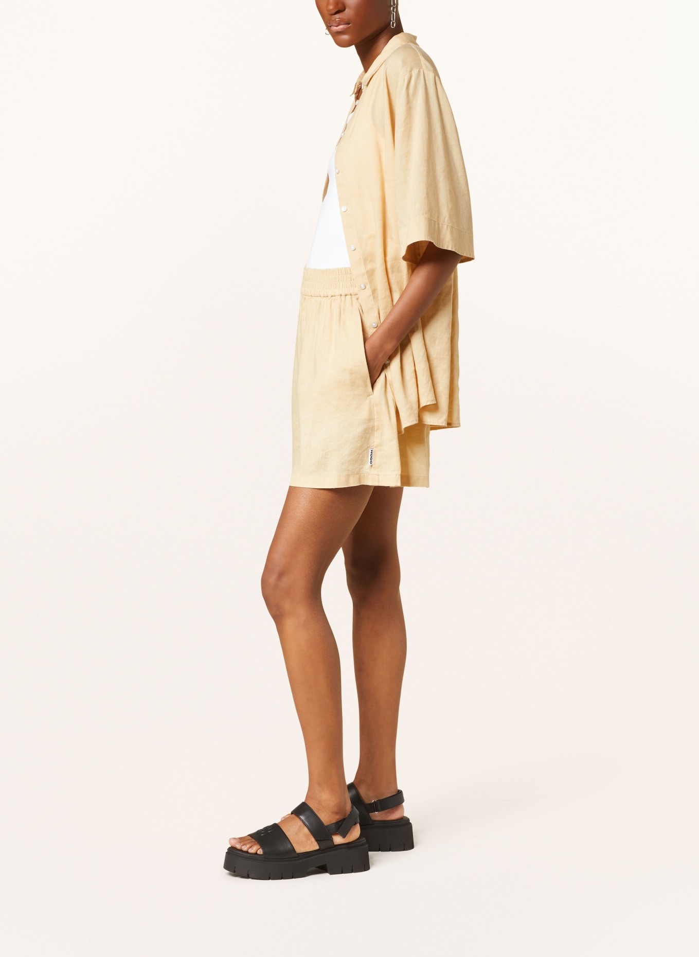 HUGO Shorts HAMANNA with linen, Color: CAMEL (Image 4)