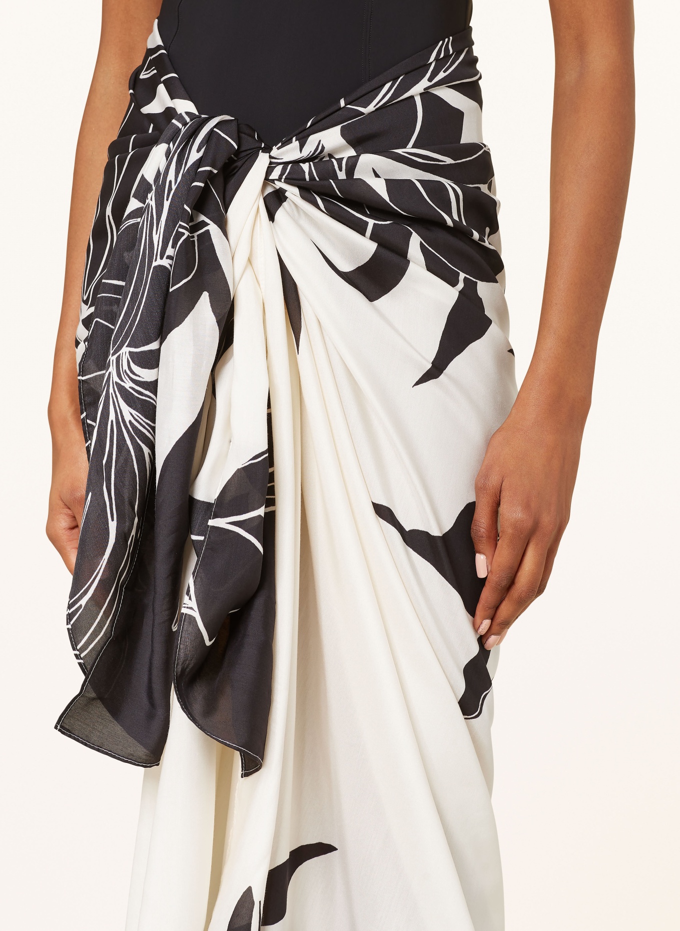 JETS Australia Sarong QUEEN OF THE NIGHT, Color: BLACK/ CREAM (Image 4)