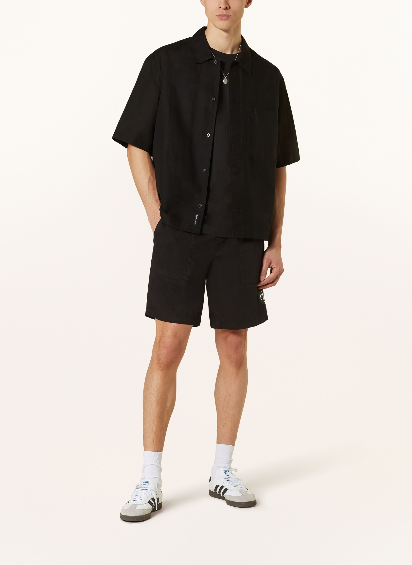 Calvin Klein Jeans Koszula z krótkim rękawem relaxed fit z dodatkiem lnu, Kolor: CZARNY (Obrazek 2)