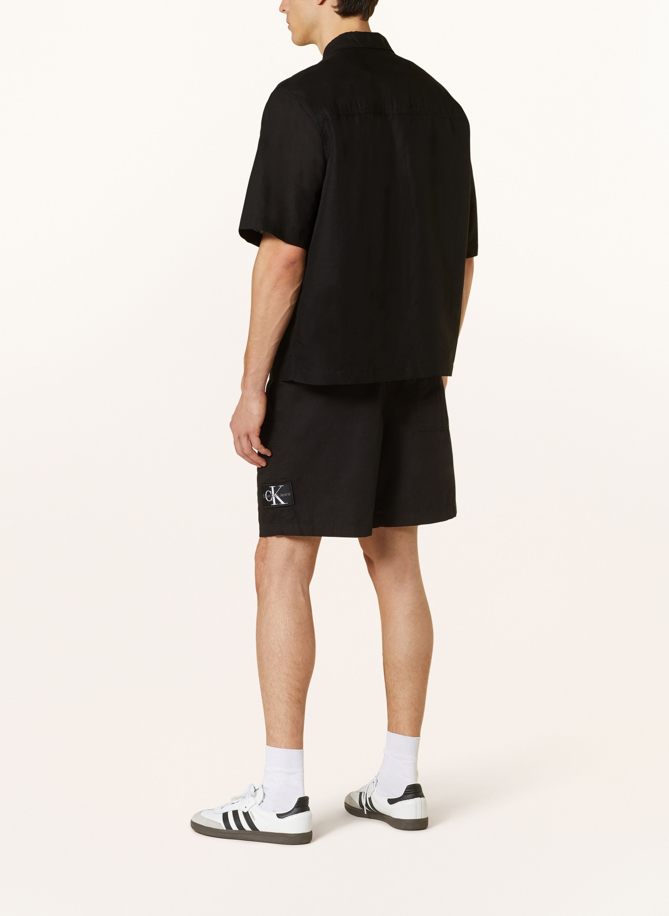 Calvin Klein Jeans Koszula z krótkim rękawem relaxed fit z dodatkiem lnu, Kolor: CZARNY (Obrazek 3)