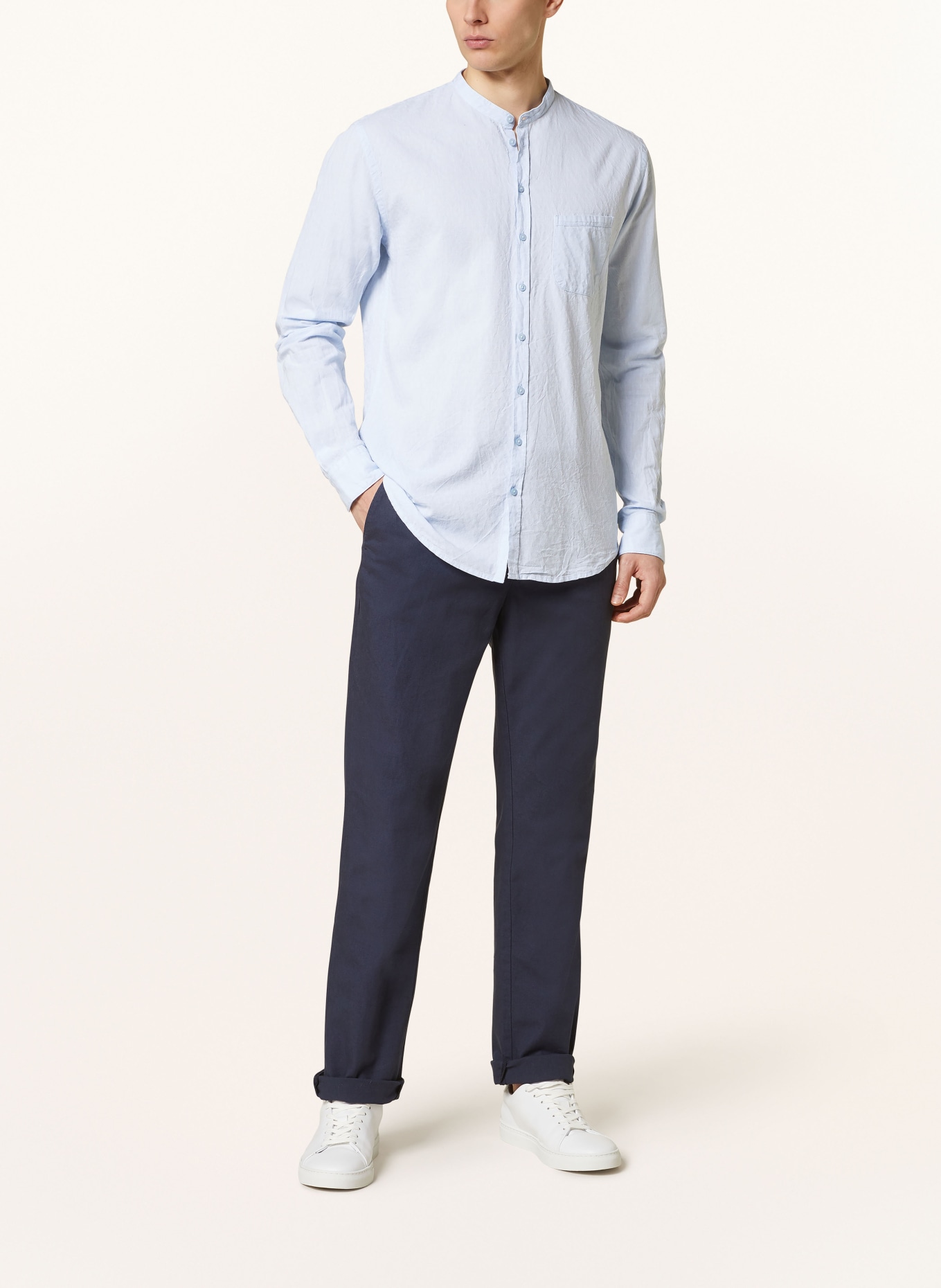 Q1 Manufaktur Hemd Slim Relaxed Fit mit Stehkragen und Leinen, Farbe: HELLBLAU (Bild 2)
