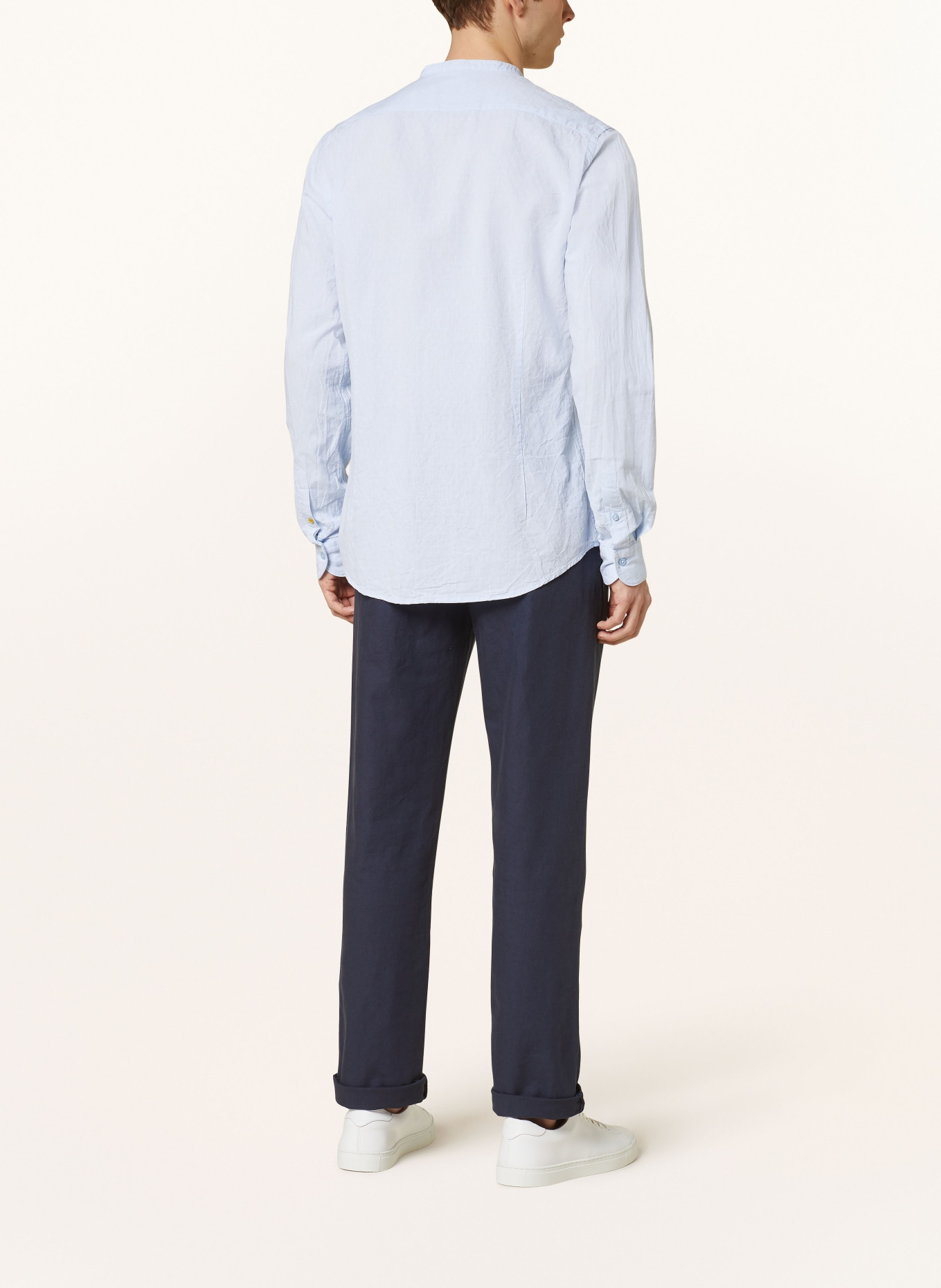 Q1 Manufaktur Hemd Slim Relaxed Fit mit Stehkragen und Leinen, Farbe: HELLBLAU (Bild 3)