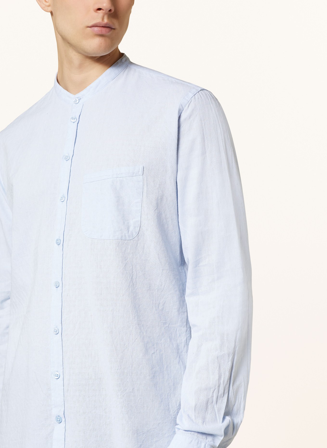 Q1 Manufaktur Shirt slim relaxed fit with stand-up collar and linen, Color: LIGHT BLUE (Image 4)