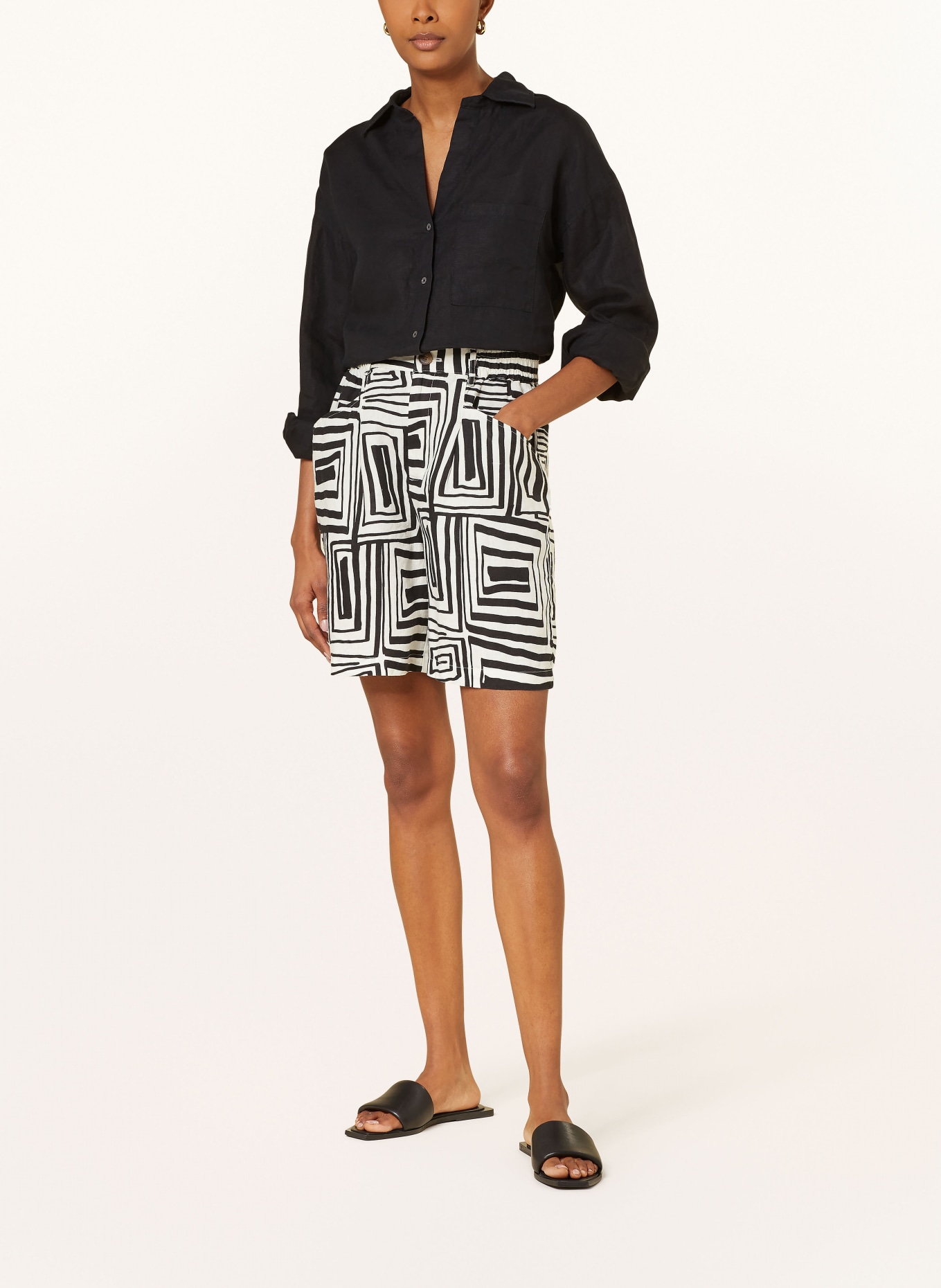 FYNCH-HATTON Linen shorts, Color: WHITE/ BLACK (Image 2)