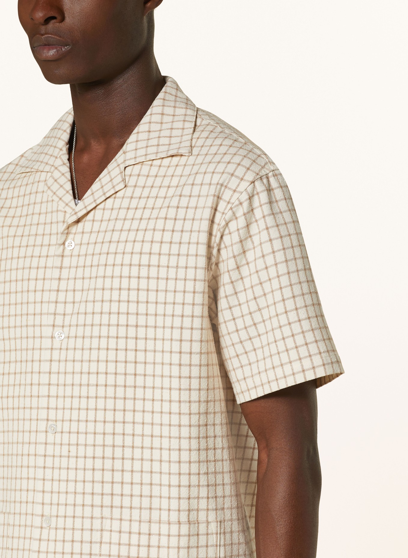 DRÔLE DE MONSIEUR Short sleeve shirt LA CHEMISE CARREAUX comfort fit with silk, Color: ECRU/ BEIGE (Image 4)