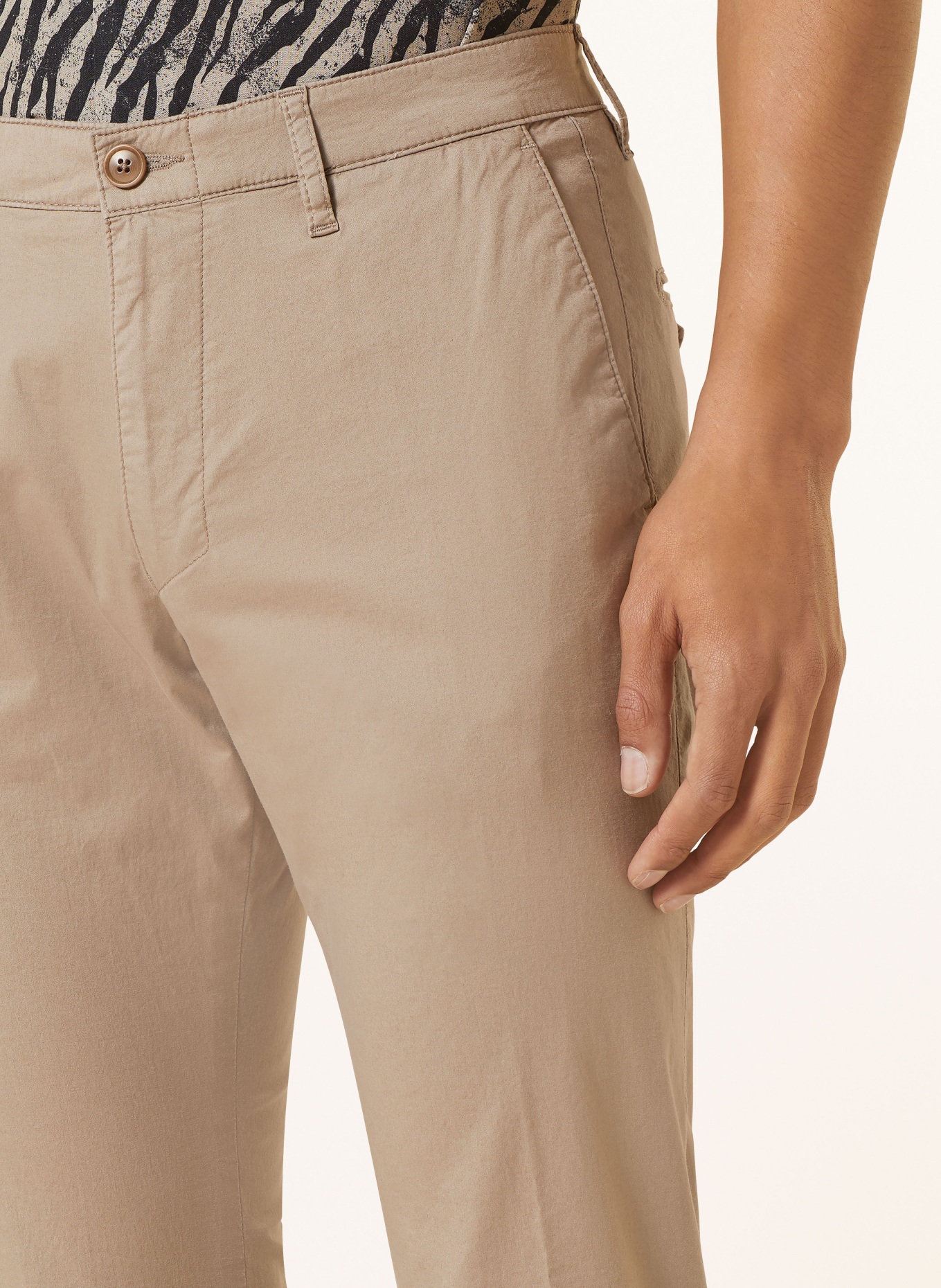 DRYKORN Chino kalhoty MAD, Barva: SVĚTLE HNĚDÁ (Obrázek 5)