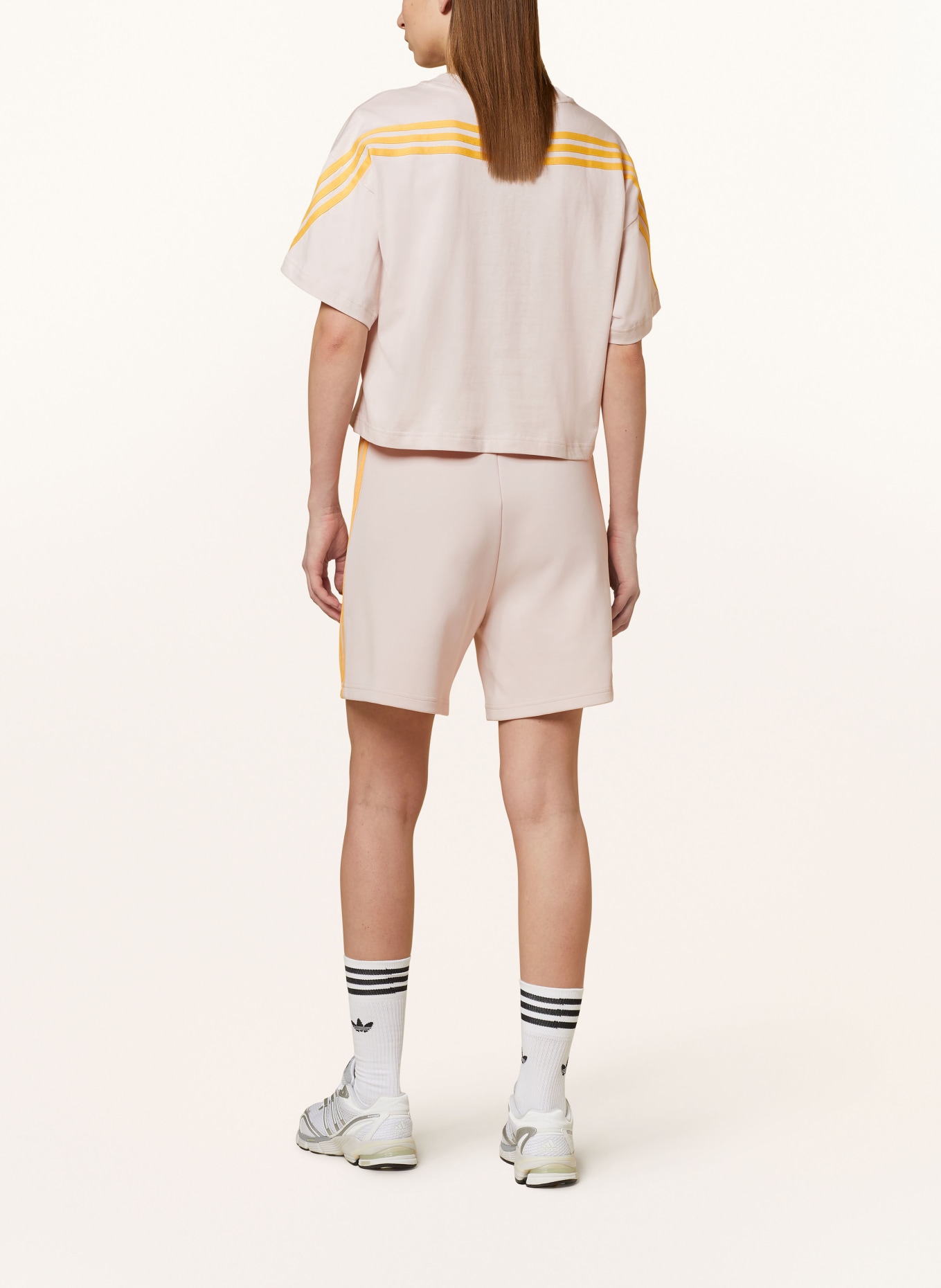 adidas T-shirt FUTURE ICONS, Kolor: CIELISTY/ POMARAŃCZOWY (Obrazek 3)