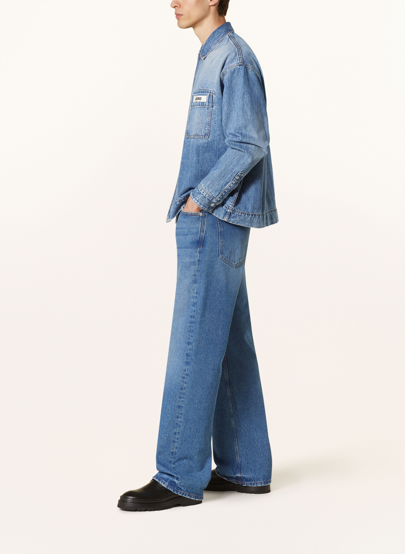 JACQUEMUS Jeans LE DE NIMES DROIT Regular Fit, Farbe: 332 BLUE/TABAC (Bild 4)