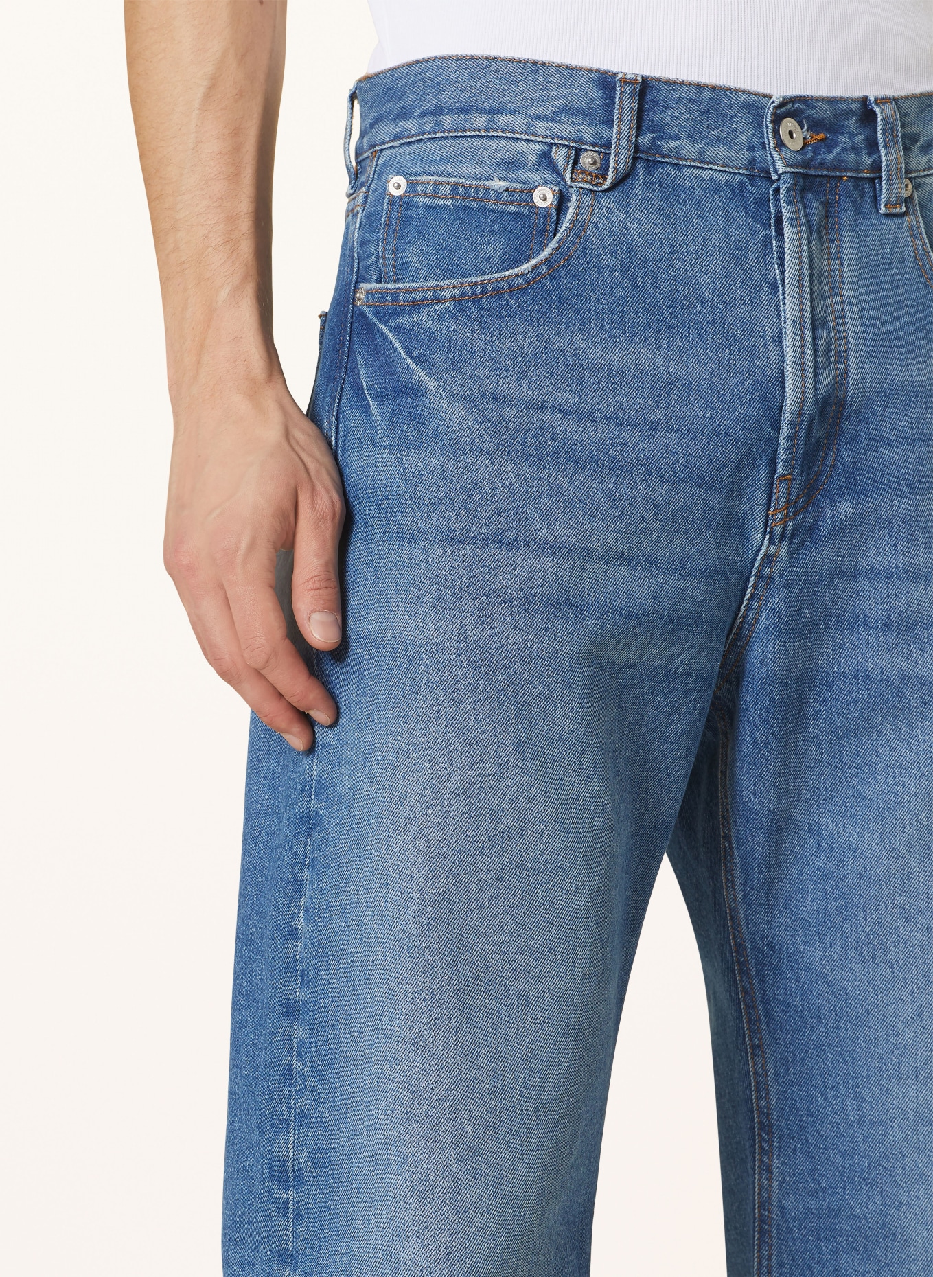 JACQUEMUS Jeans LE DE NIMES DROIT Regular Fit, Farbe: 332 BLUE/TABAC (Bild 5)