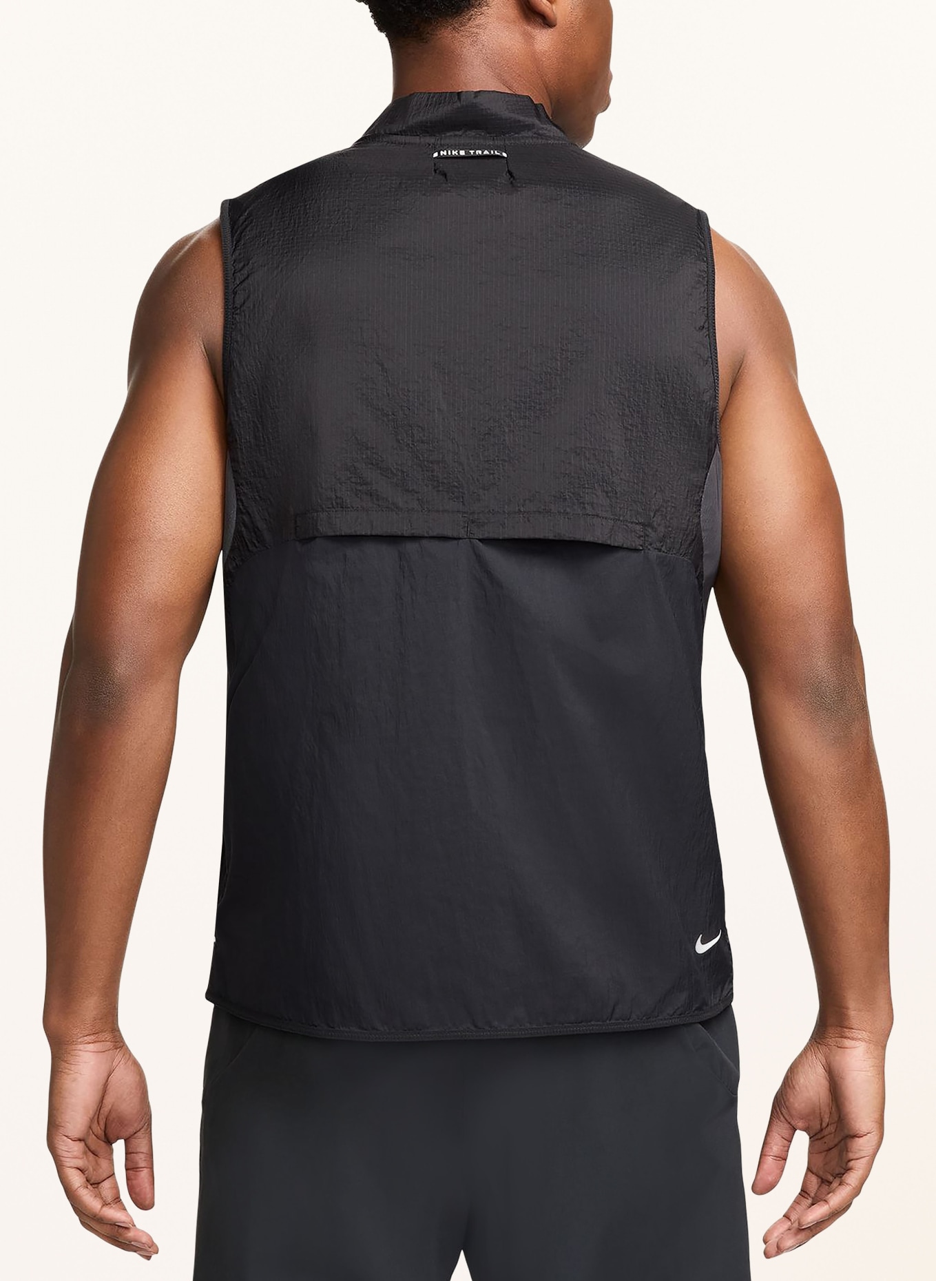 Nike Funkční vesta TRAIL AIREES, Barva: ČERNÁ (Obrázek 3)