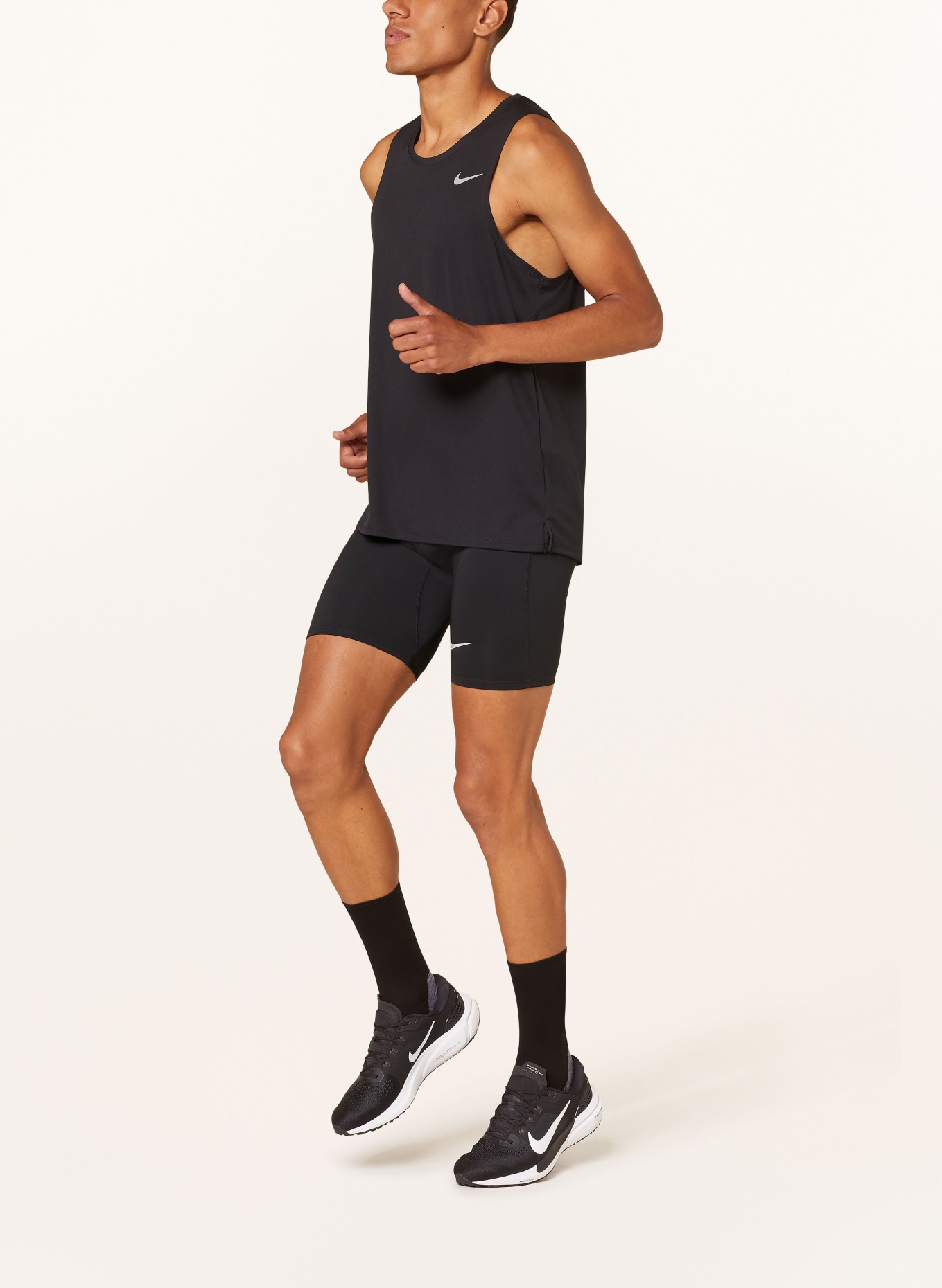Nike Běžecké šortky 2v1 FAST, Barva: ČERNÁ (Obrázek 7)