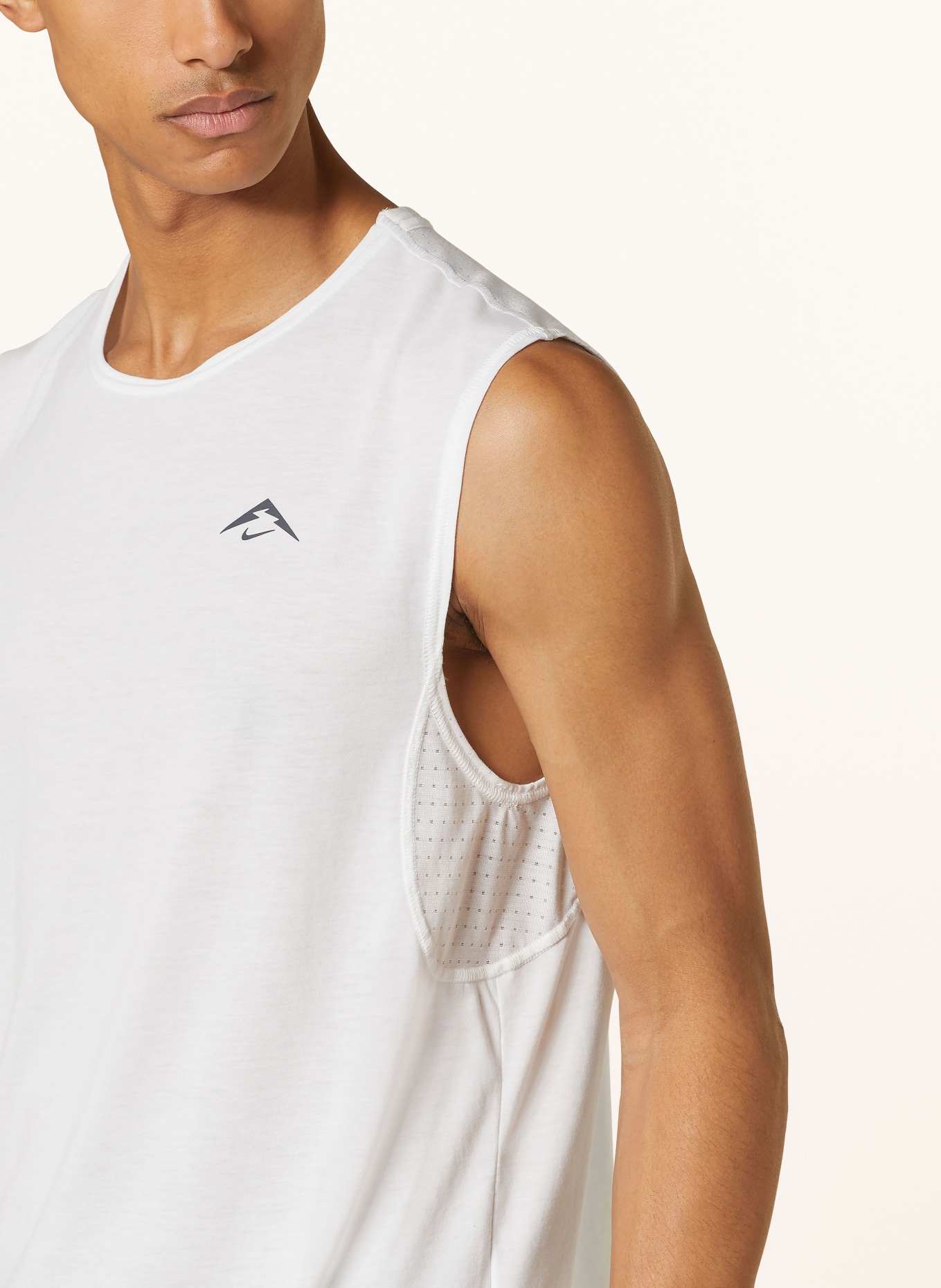 Nike Běžecké tričko SOLAR CHASE, Barva: BÍLÁ (Obrázek 4)