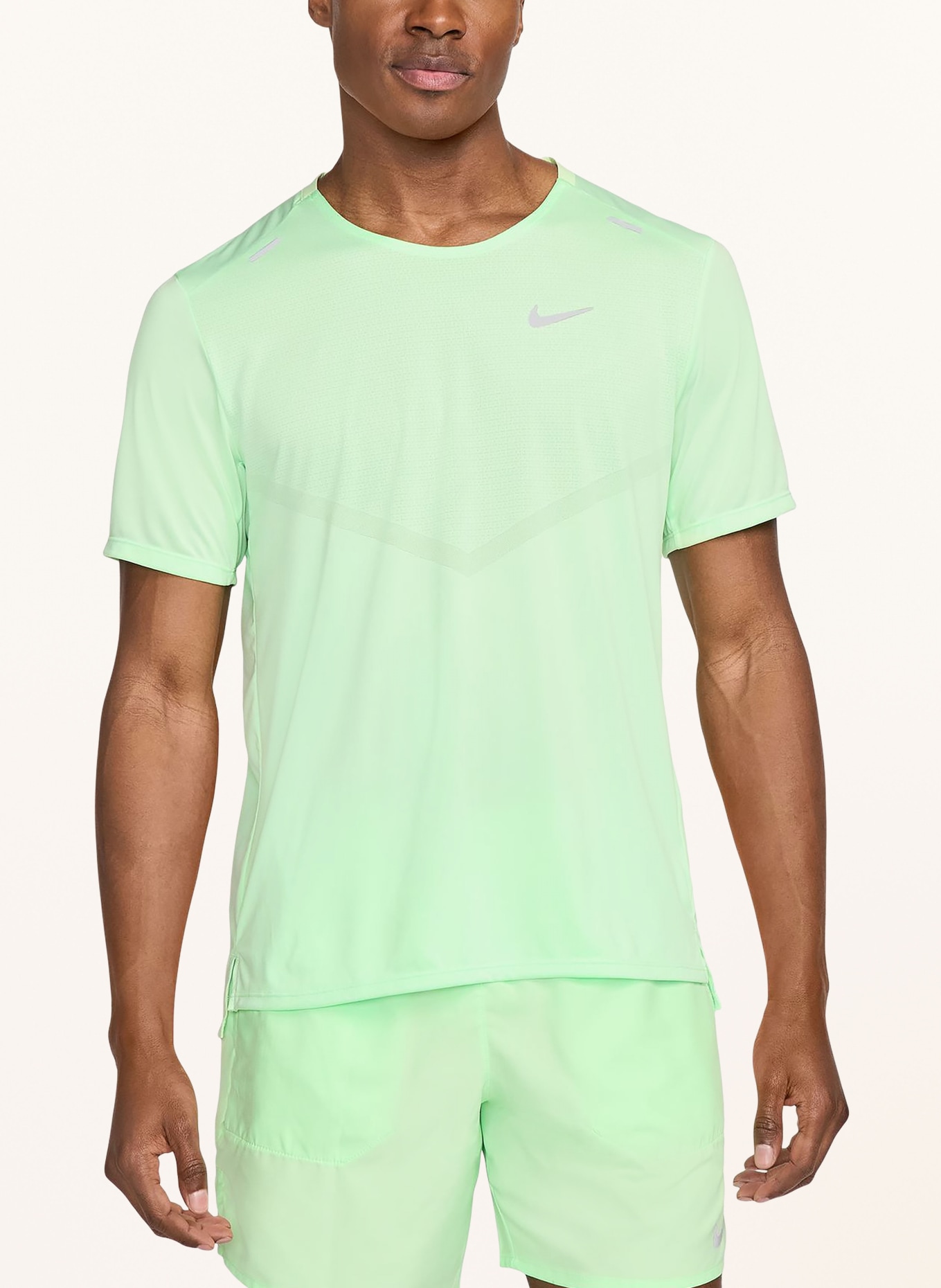 Nike Běžecké tričko RISE 365, Barva: SVĚTLE ZELENÁ (Obrázek 2)