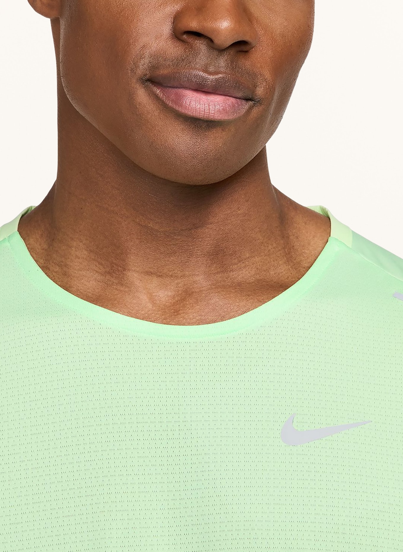 Nike Laufshirt RISE 365, Farbe: HELLGRÜN (Bild 4)