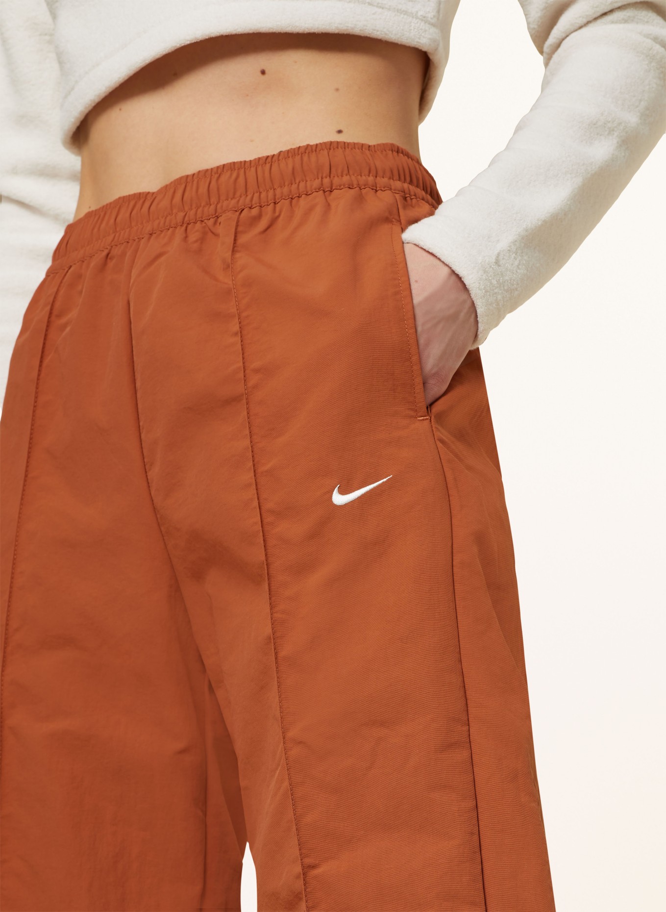 Nike Spodnie dresowe SPORTSWEAR EVERYTHING, Kolor: CIEMNOPOMARAŃCZOWY (Obrazek 5)