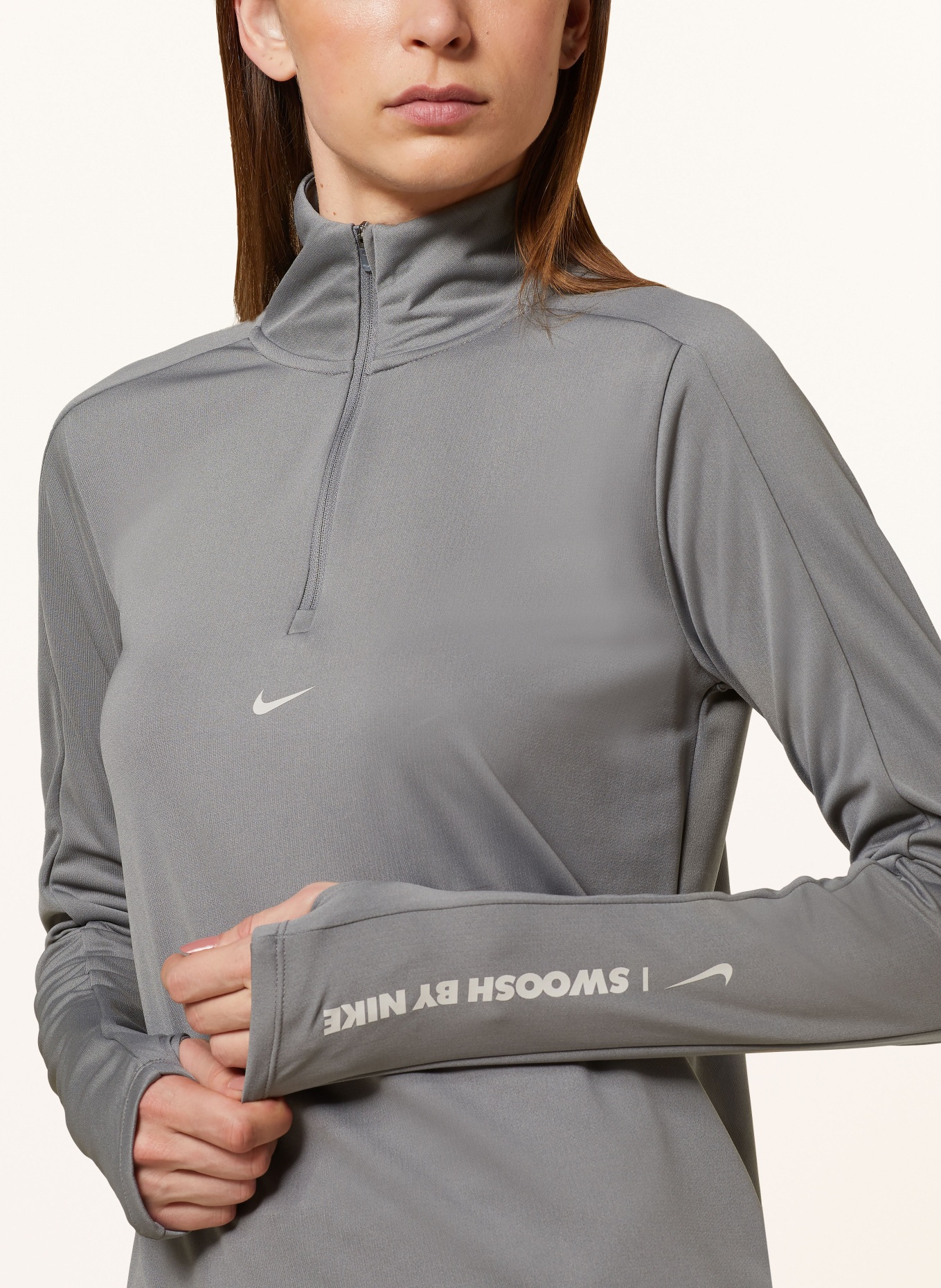 Nike Běžecké tričko DRI-FIT PACER, Barva: ŠEDÁ (Obrázek 4)