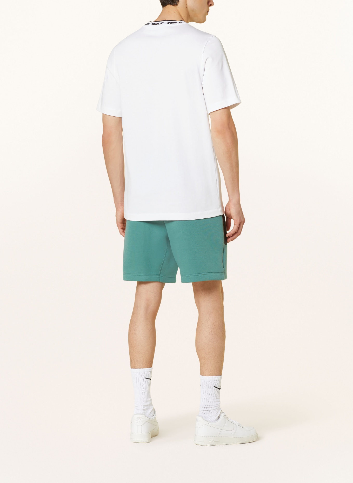 Nike Sweatshorts SPORTSWEAR, Farbe: GRÜN (Bild 3)