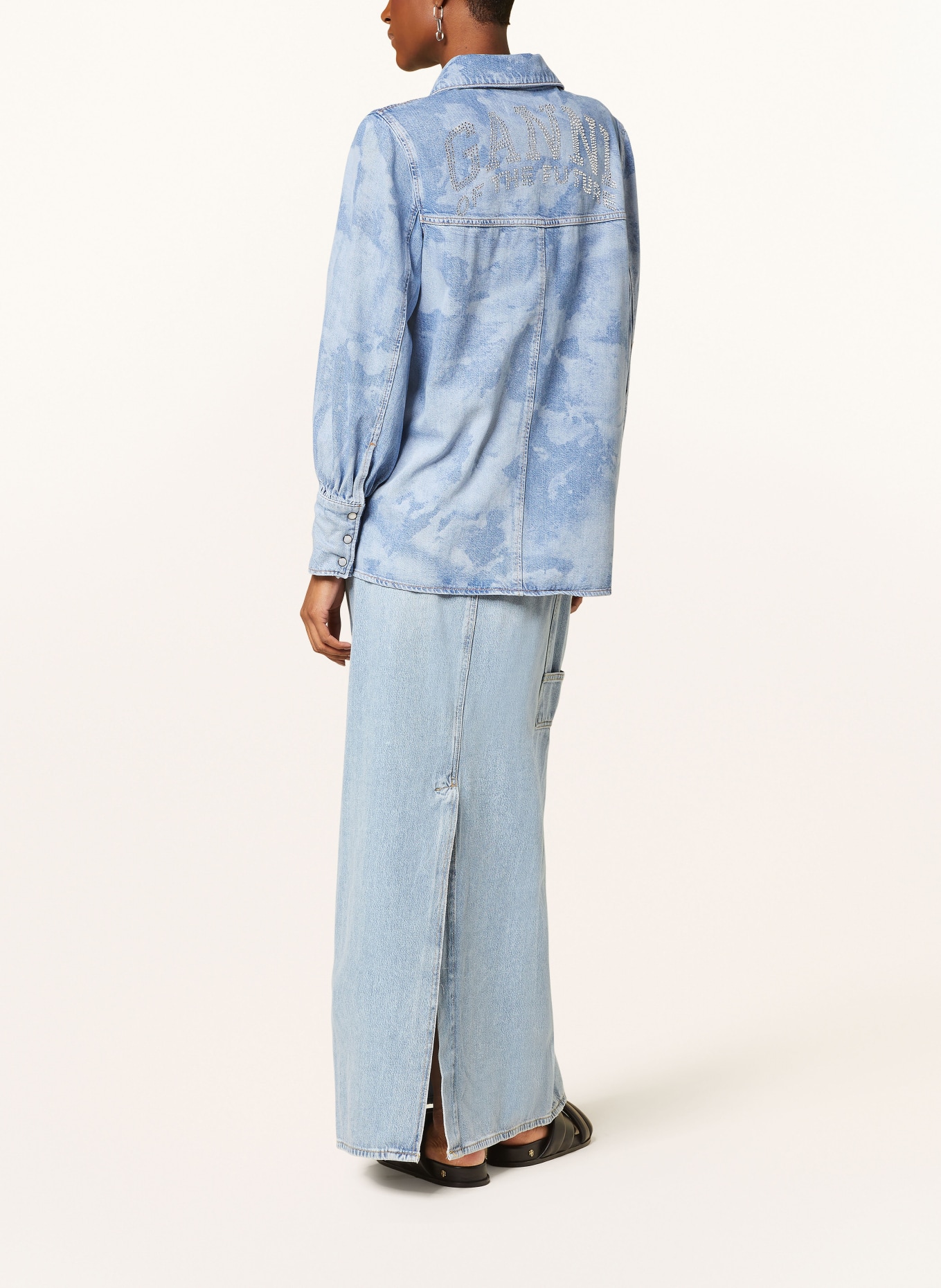 GANNI Bluzka jeansowa z ozdobnymi kamykami, Kolor: JASNONIEBIESKI (Obrazek 3)
