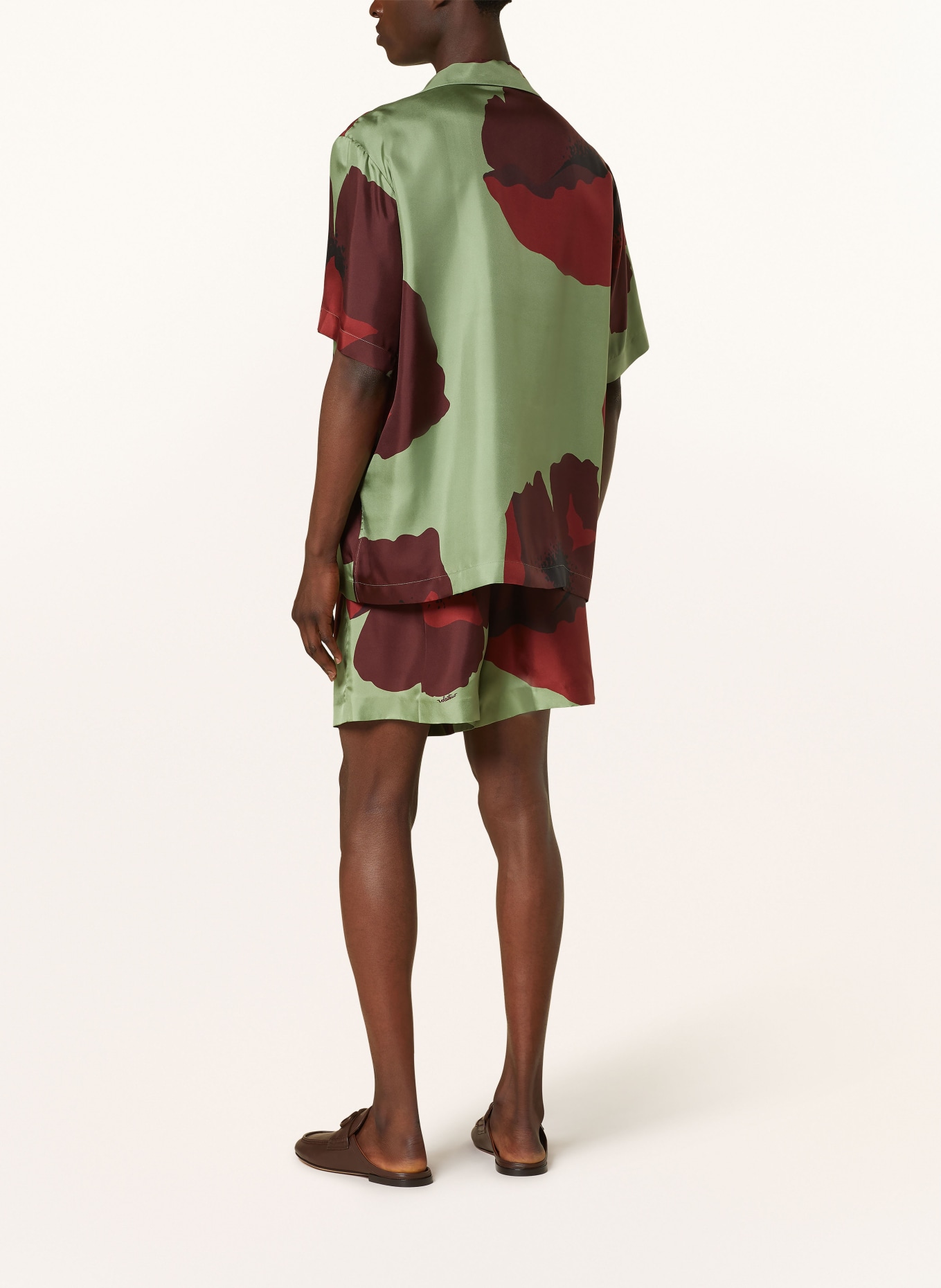 VALENTINO Silk shorts regular fit, Color: LIGHT GREEN/ DARK RED/ RED (Image 3)