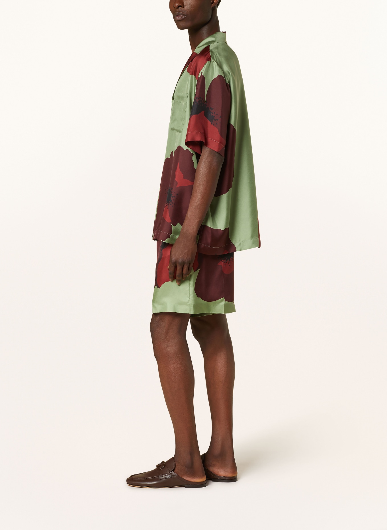 VALENTINO Silk shorts regular fit, Color: LIGHT GREEN/ DARK RED/ RED (Image 4)