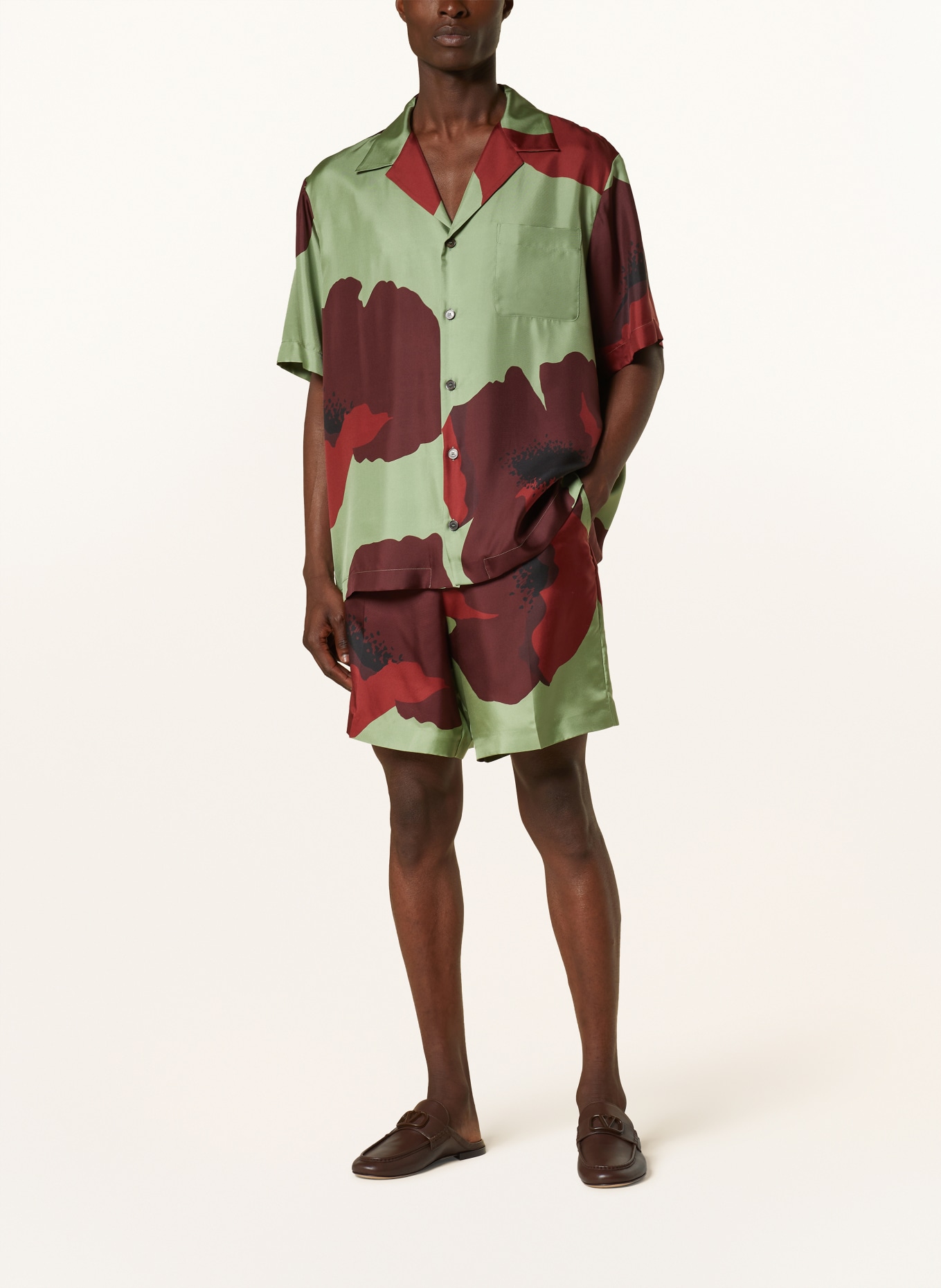 VALENTINO Resort shirt comfort fit in silk, Color: OLIVE/ DARK RED (Image 2)