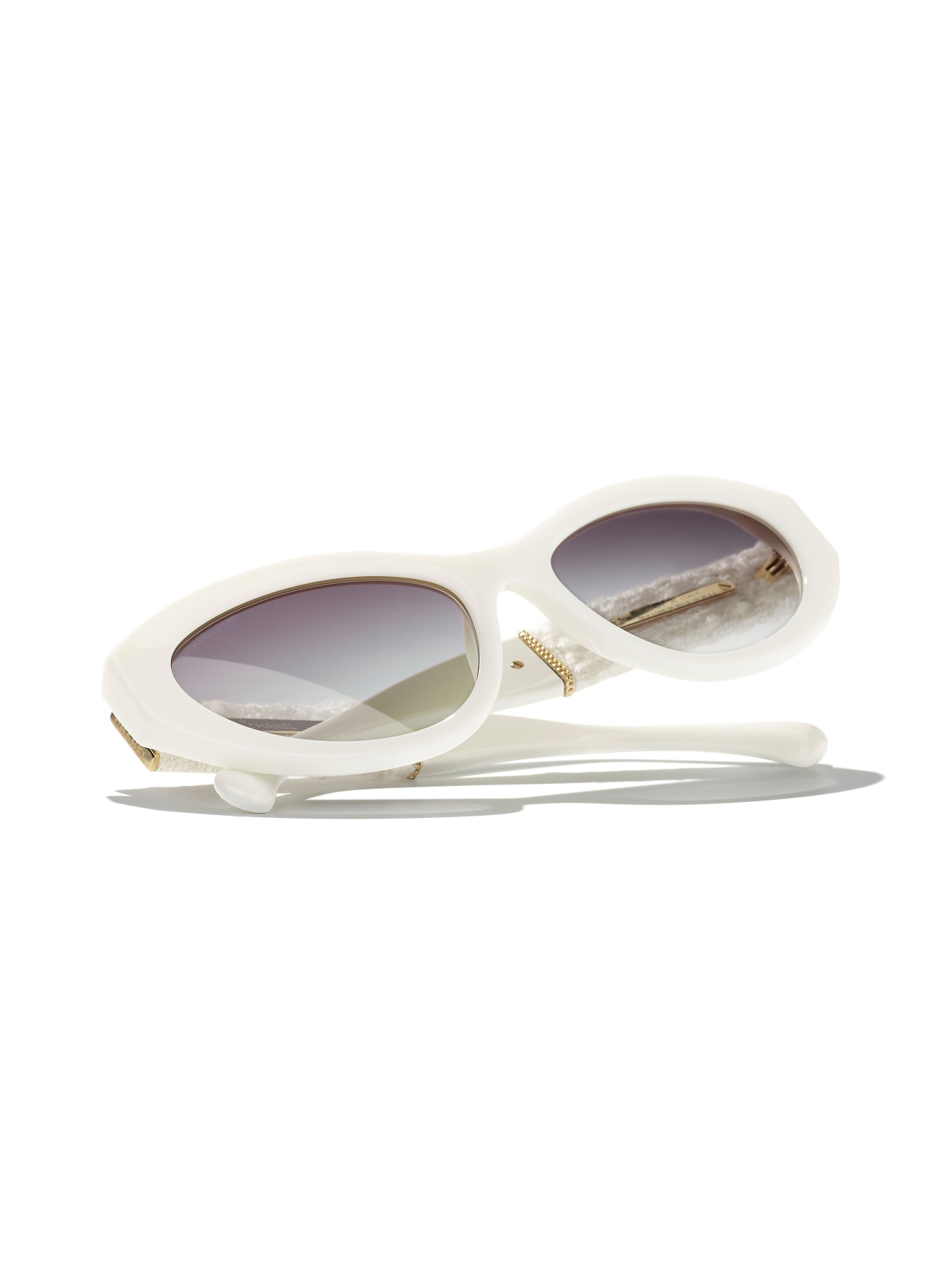 CHANEL Cat-eye shaped sunglasses, Color: 1255S6 - WHITE/ GRAY GRADIENT (Image 4)