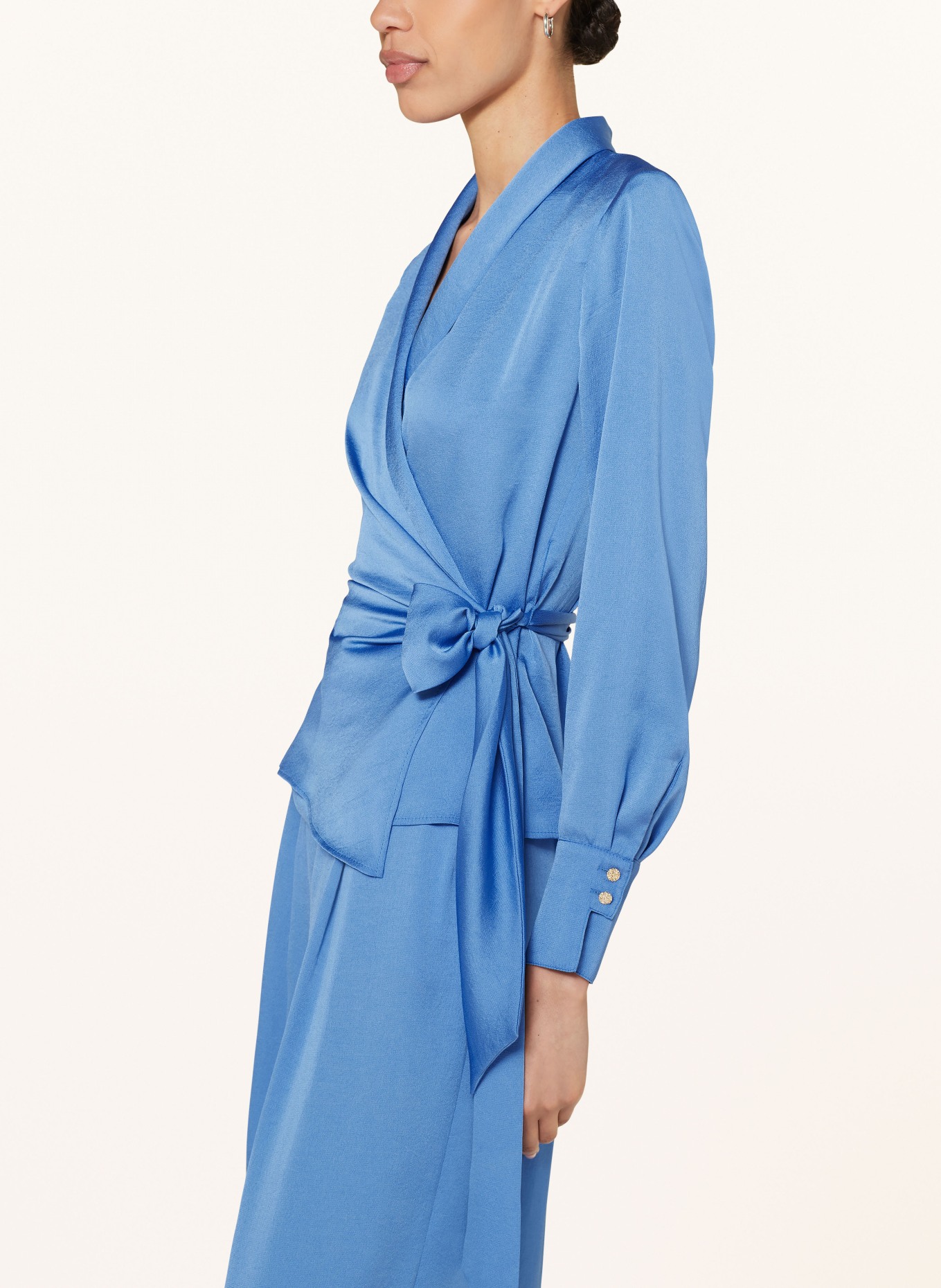 RIANI Wrap blouse in satin, Color: LIGHT BLUE (Image 4)