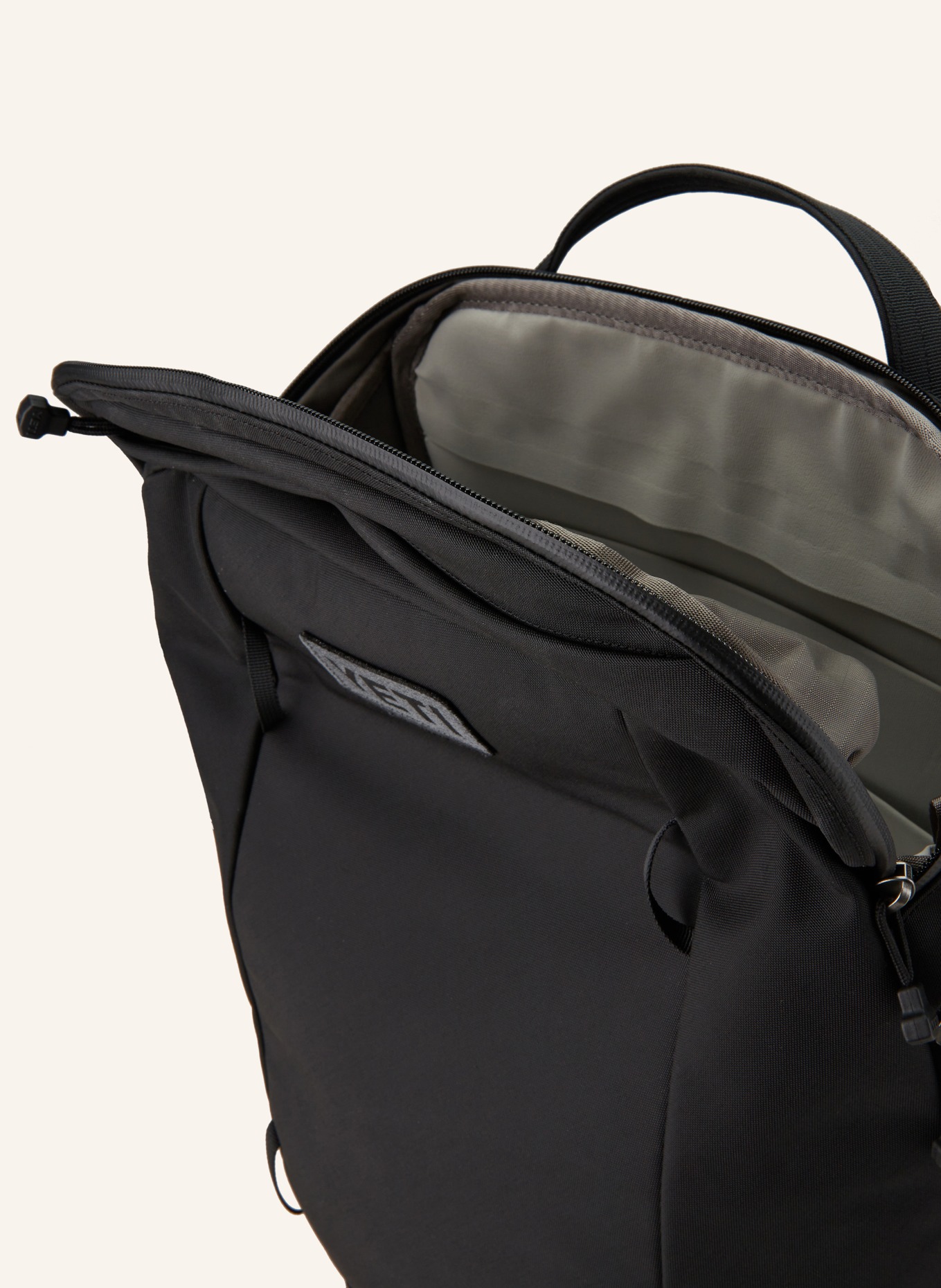 YETI Backpack CROSSROADS® 22 l with laptop compartment, Color: BLACK (Image 3)