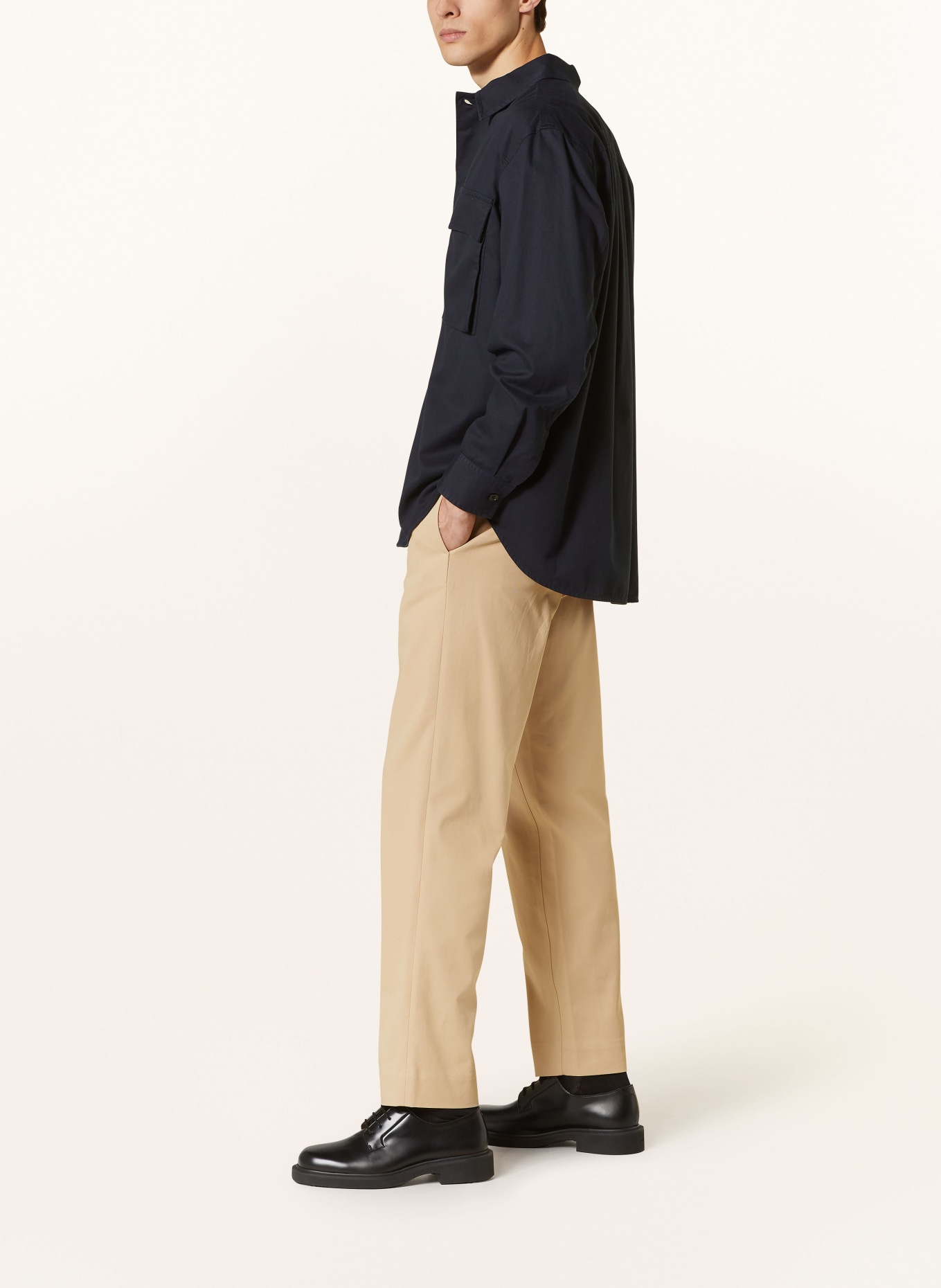 COS Chino kalhoty Regular Fit, Barva: BÉŽOVÁ (Obrázek 4)