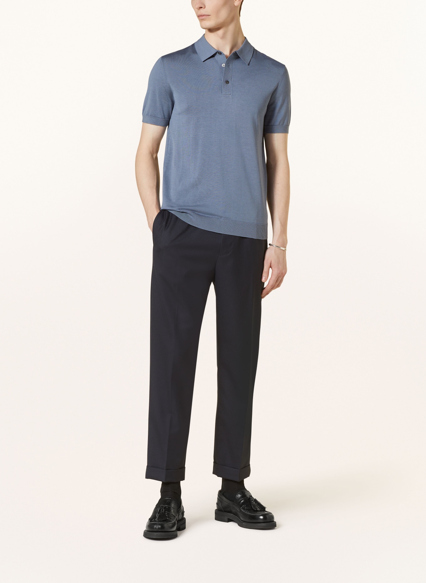 COS Poloshirt Slim Fit mit Seide, Farbe: BLAUGRAU (Bild 2)