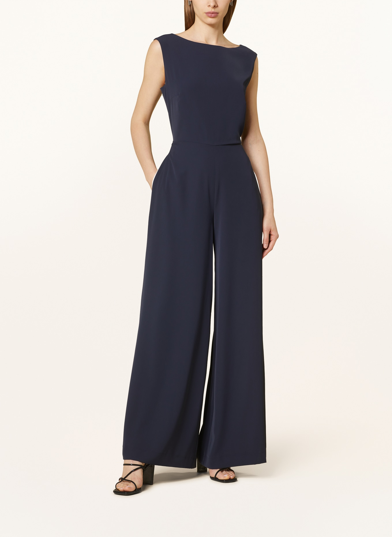 Vera Mont Overal: TMAVĚ MODRÁ / BÍLÁ