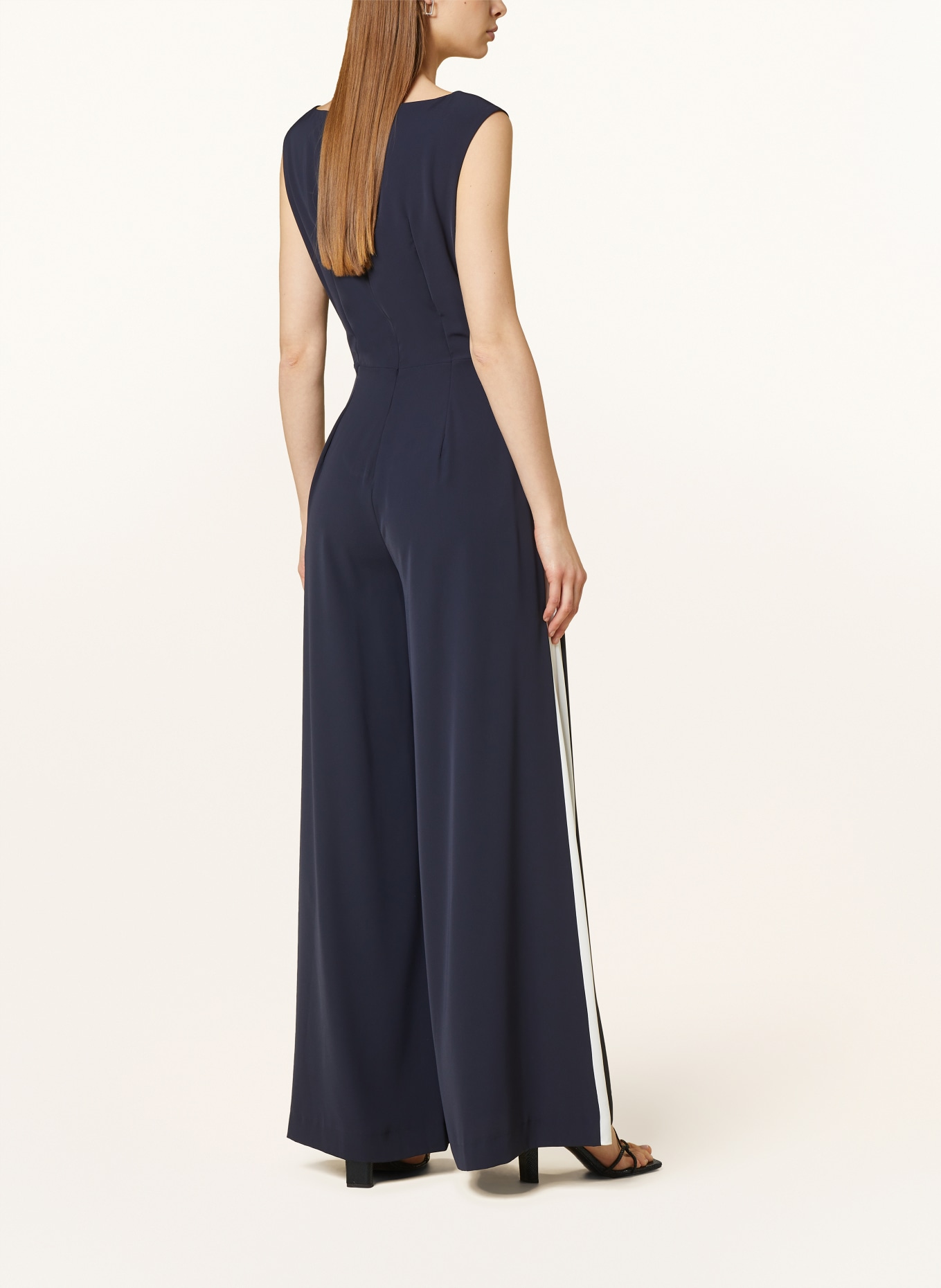 Vera Mont Overal: TMAVĚ MODRÁ / BÍLÁ