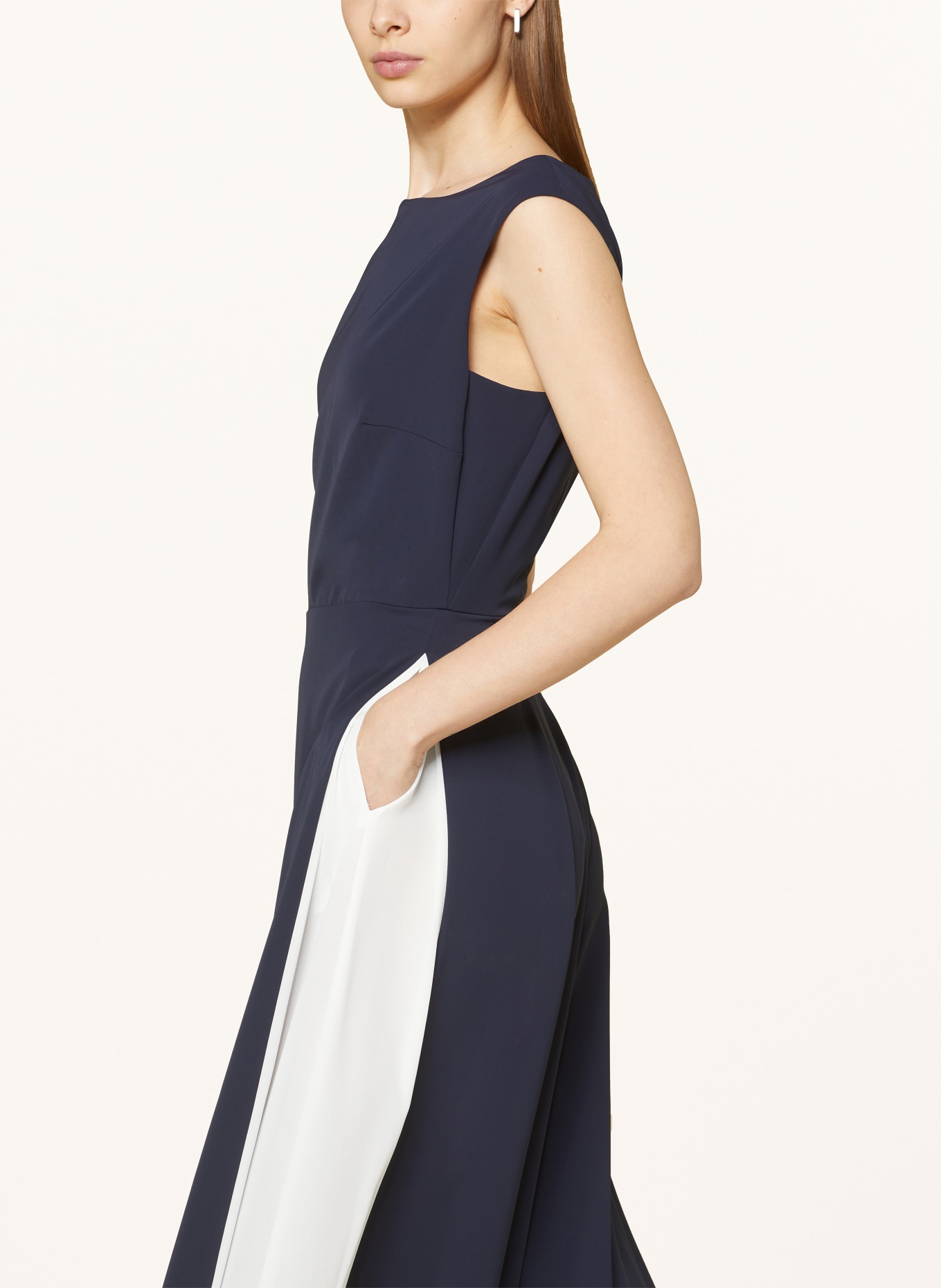 Vera Mont Overal: TMAVĚ MODRÁ / BÍLÁ