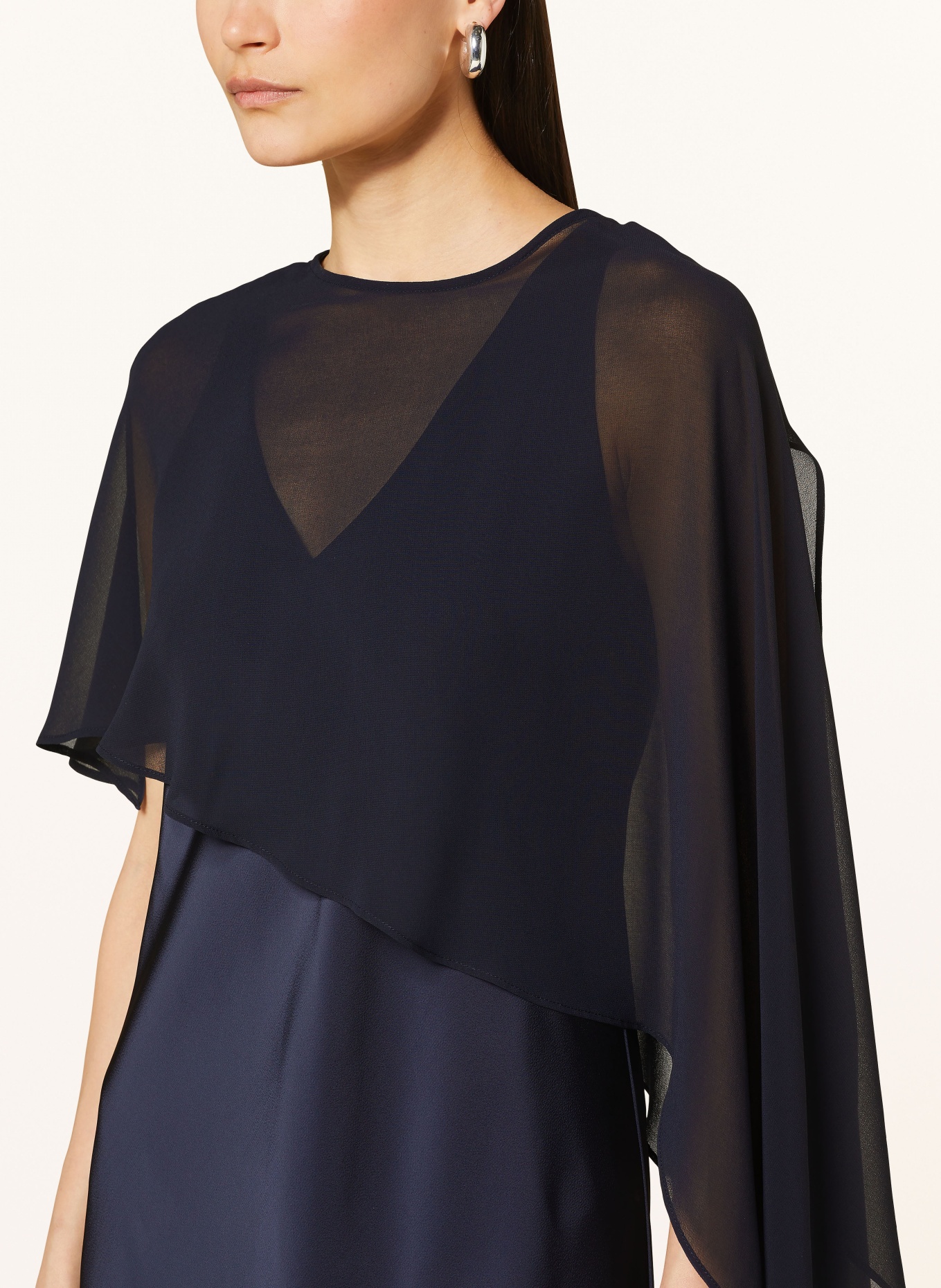 V by Vera Mont Satinkleid mit Cape: DUNKELBLAU