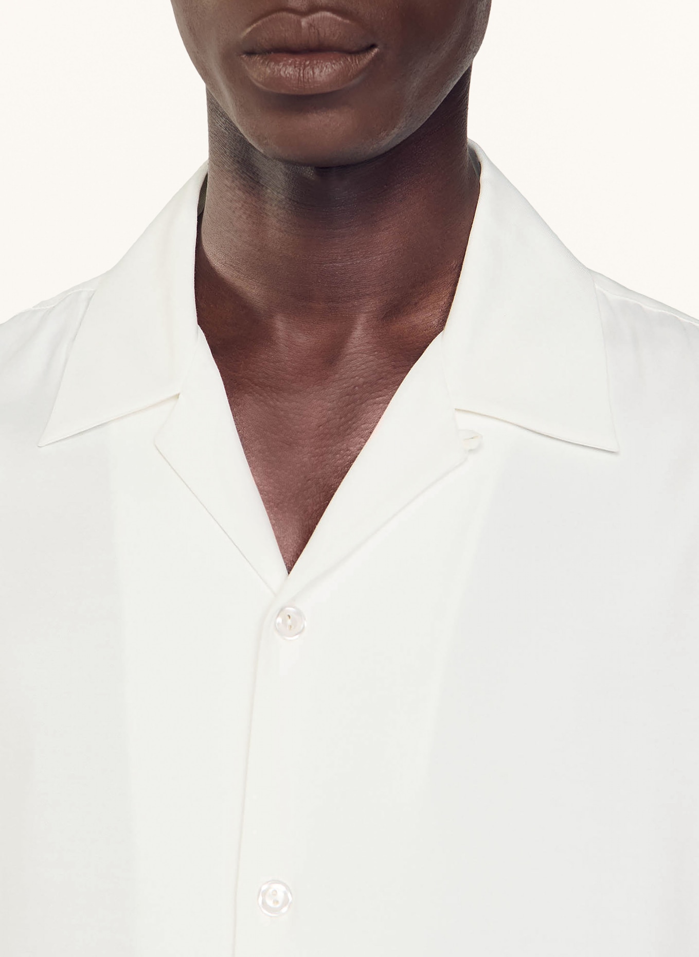 SANDRO Koszula z klapami comfort fit, Kolor: BIAŁY (Obrazek 4)